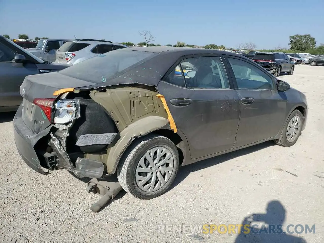 3 fotografías del automóvil dañado 5YFBURHE9KP886121 TOYOTA COROLLA 2019