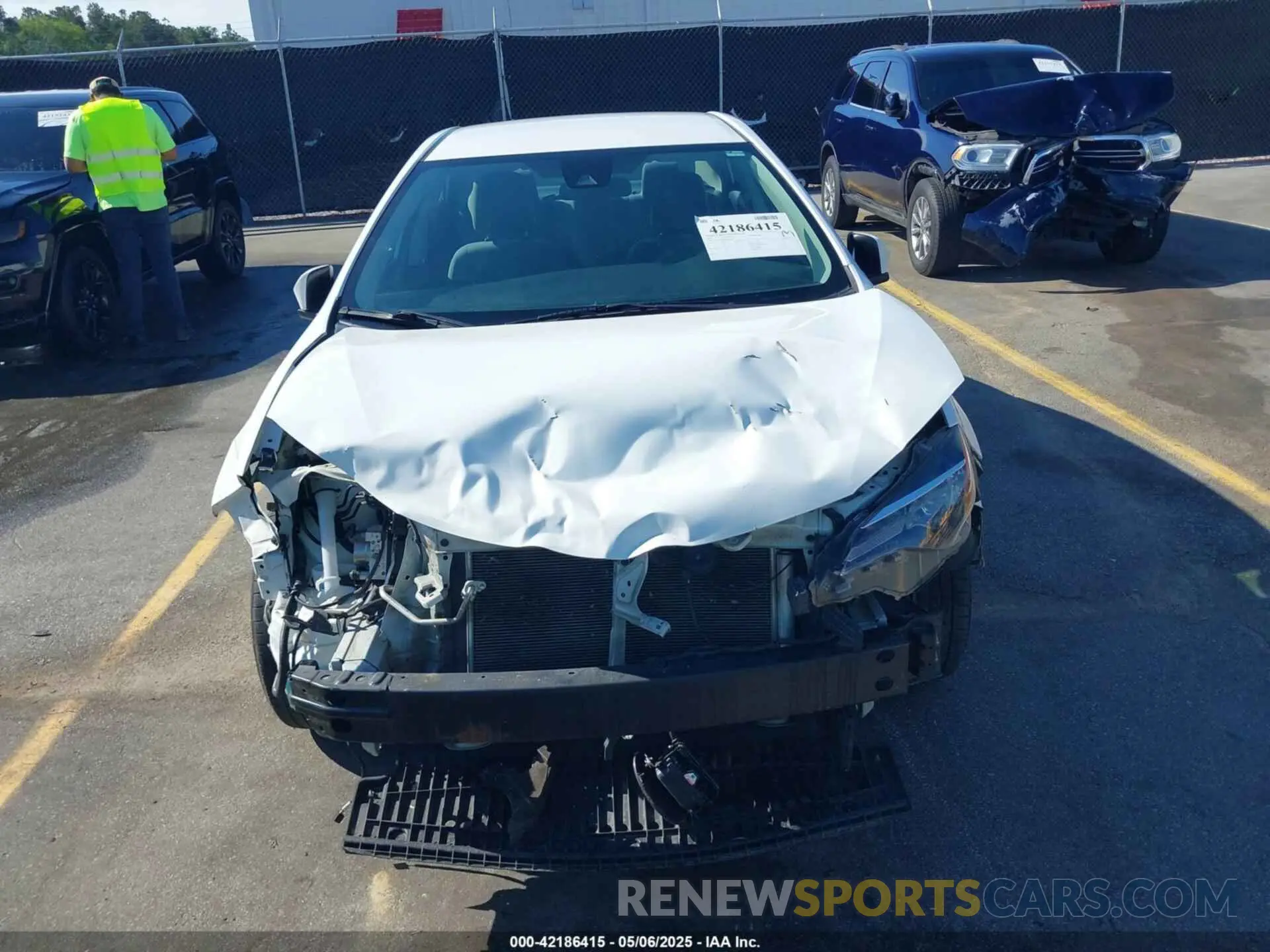 13 fotografías del automóvil dañado 5YFBURHE9KP886264 TOYOTA COROLLA 2019