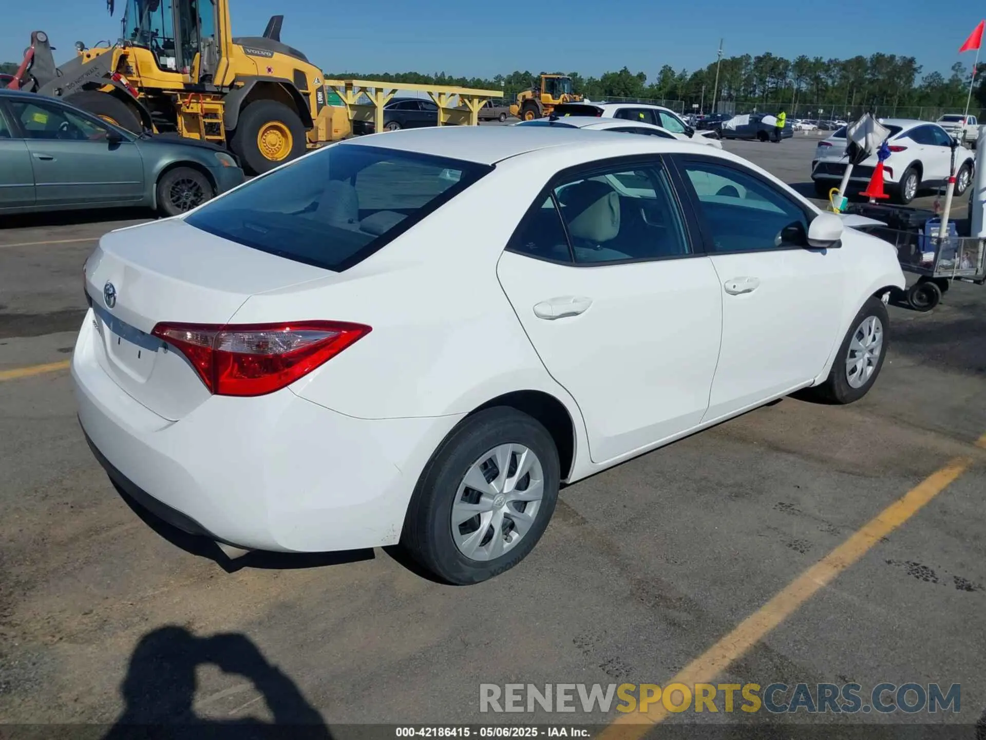 4 fotografías del automóvil dañado 5YFBURHE9KP886264 TOYOTA COROLLA 2019