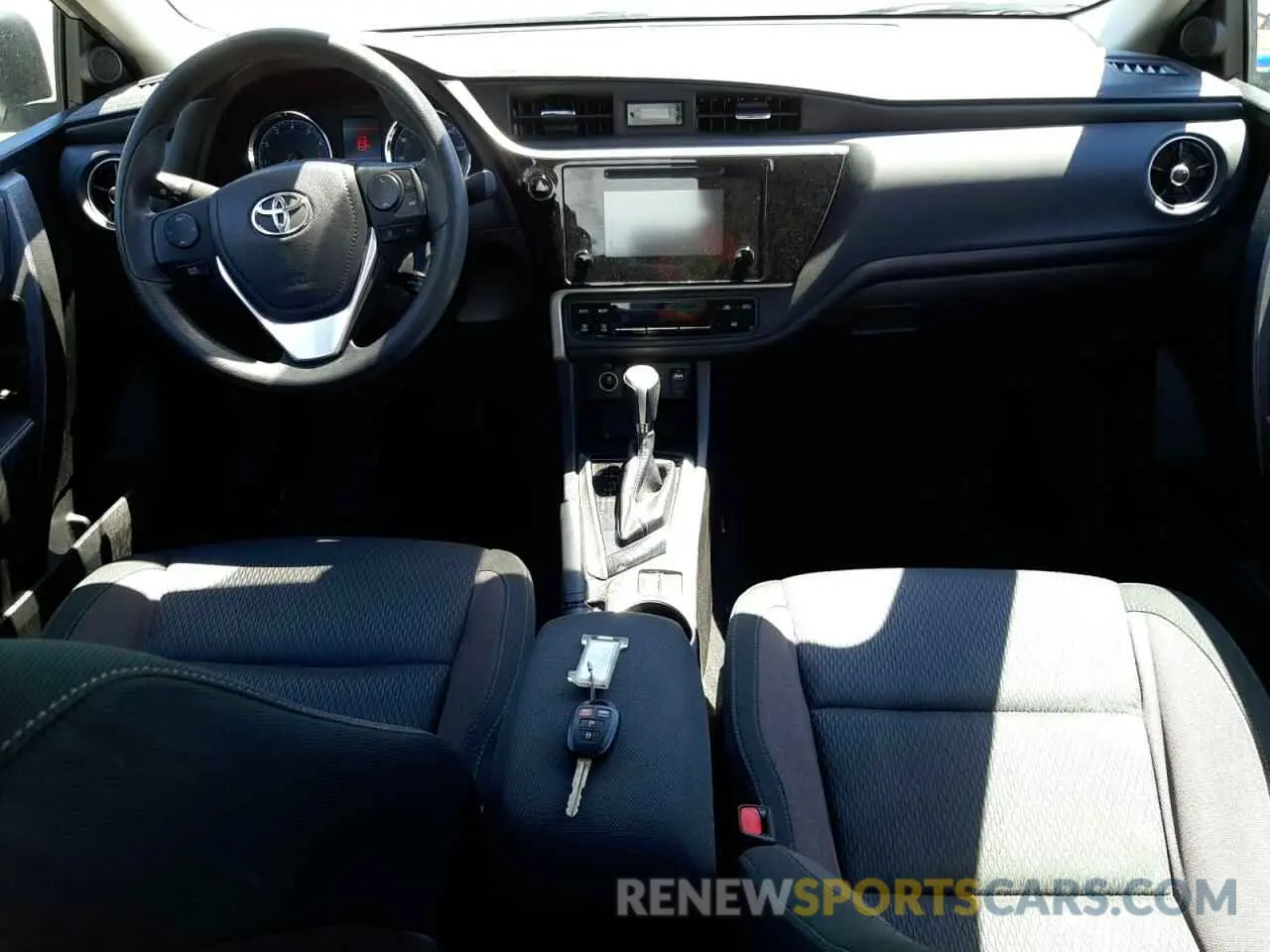 5 fotografías del automóvil dañado 5YFBURHE9KP886460 TOYOTA COROLLA 2019