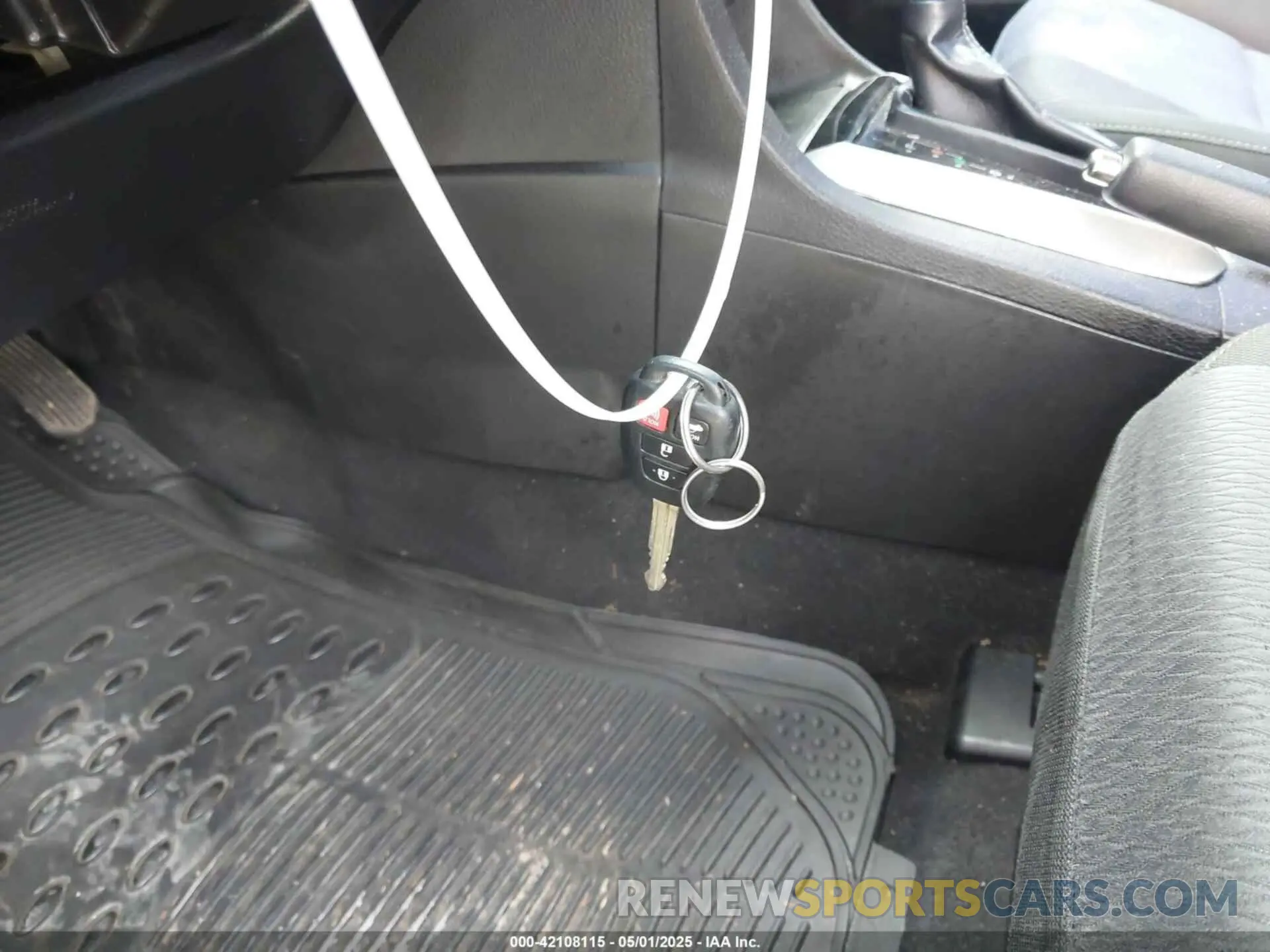 17 fotografías del automóvil dañado 5YFBURHE9KP886488 TOYOTA COROLLA 2019