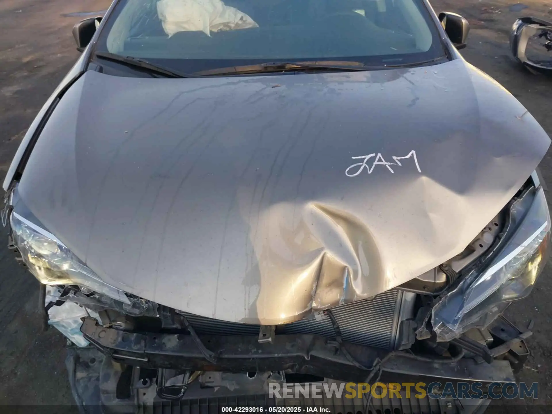 10 fotografías del automóvil dañado 5YFBURHE9KP891285 TOYOTA COROLLA 2019