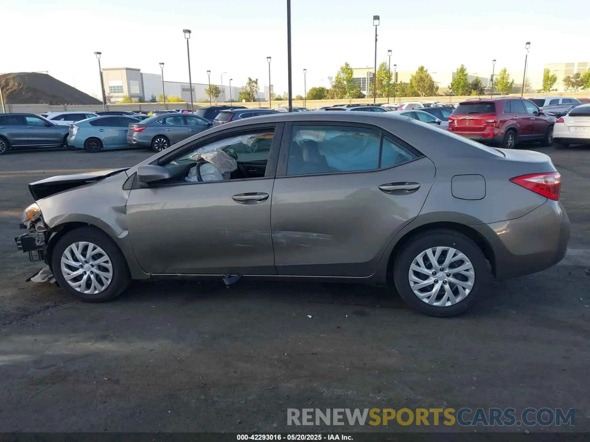 15 fotografías del automóvil dañado 5YFBURHE9KP891285 TOYOTA COROLLA 2019