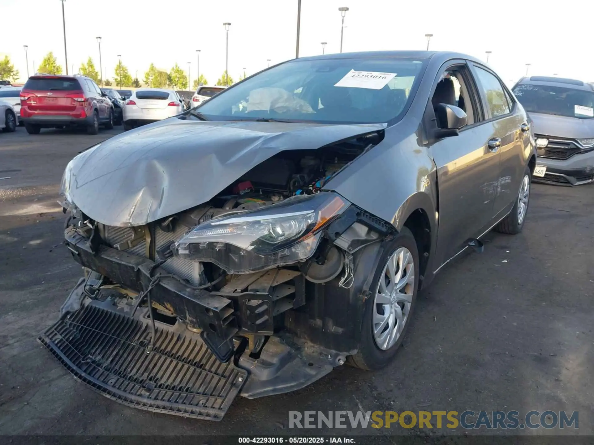 2 fotografías del automóvil dañado 5YFBURHE9KP891285 TOYOTA COROLLA 2019