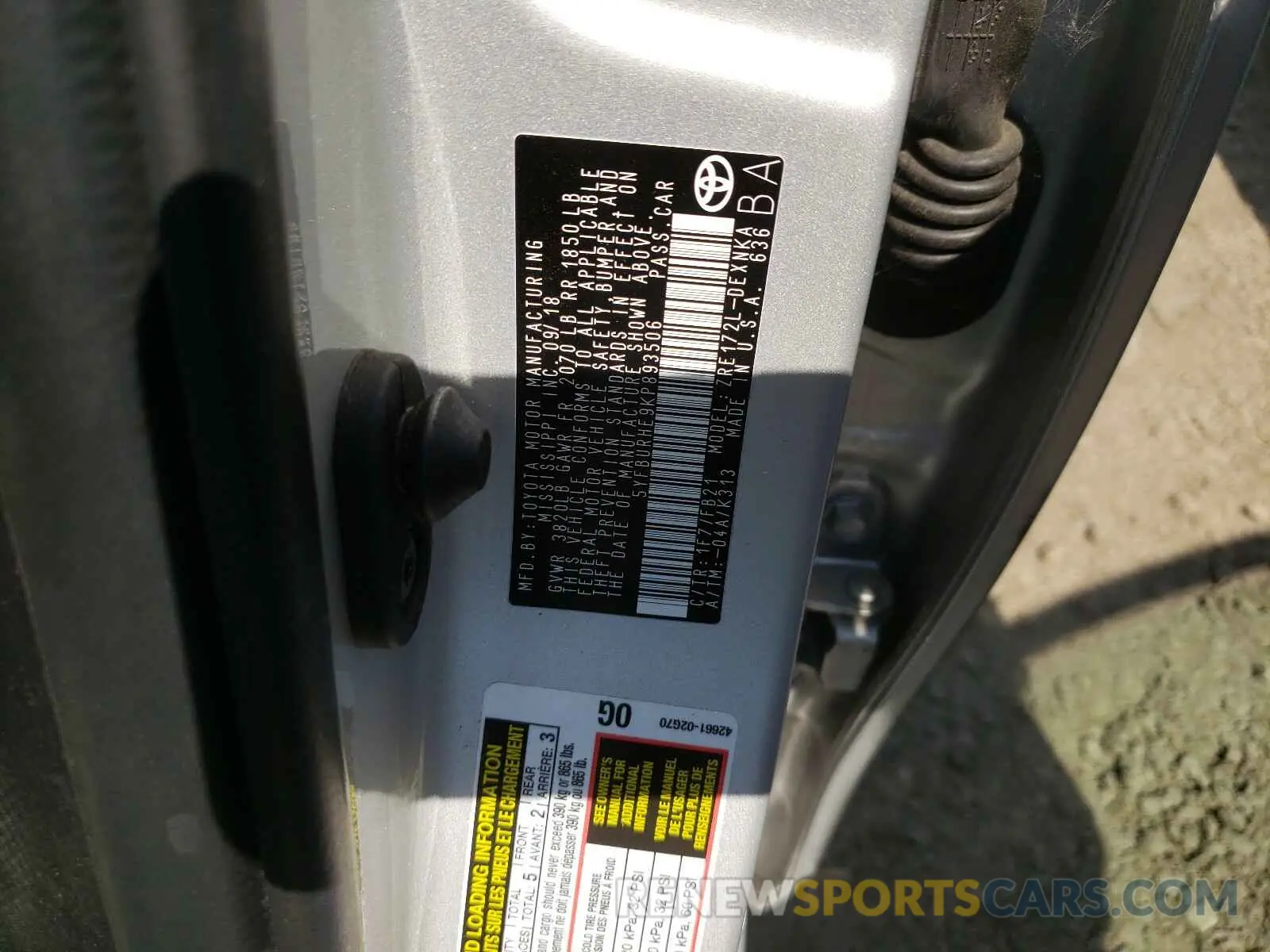 10 fotografías del automóvil dañado 5YFBURHE9KP893506 TOYOTA COROLLA 2019