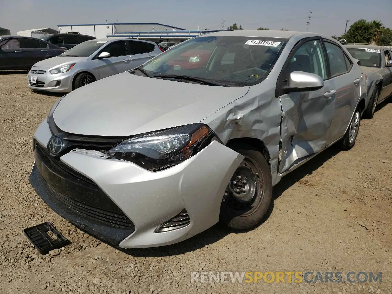 2 fotografías del automóvil dañado 5YFBURHE9KP893506 TOYOTA COROLLA 2019