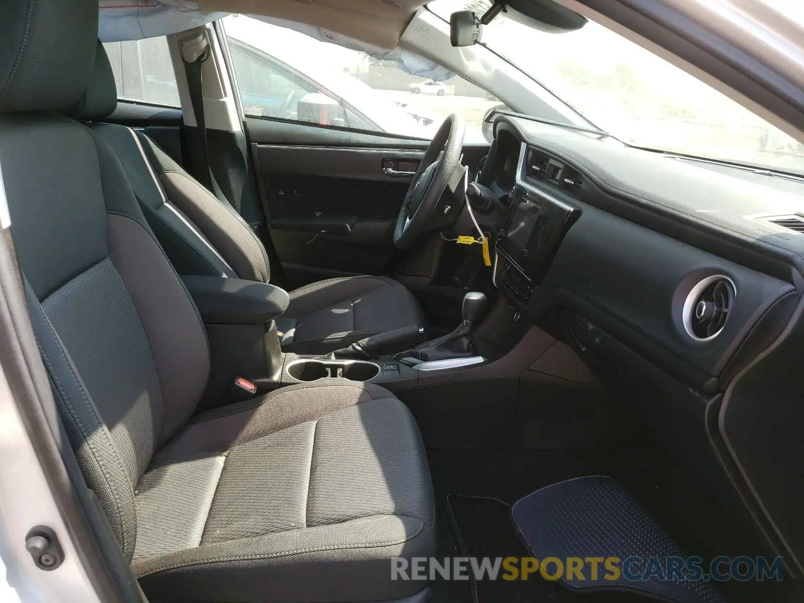 5 fotografías del automóvil dañado 5YFBURHE9KP893506 TOYOTA COROLLA 2019