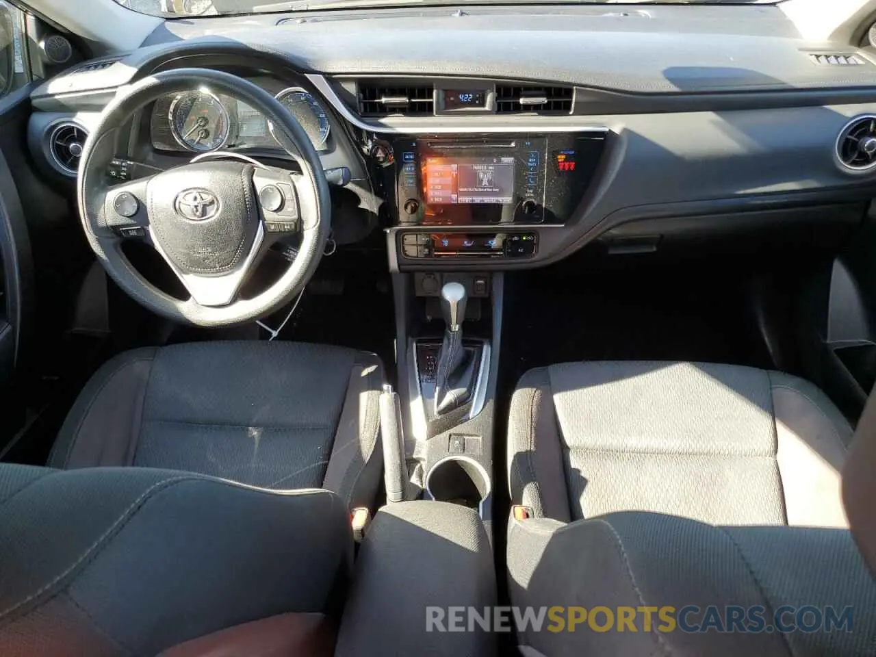 8 fotografías del automóvil dañado 5YFBURHE9KP898642 TOYOTA COROLLA 2019