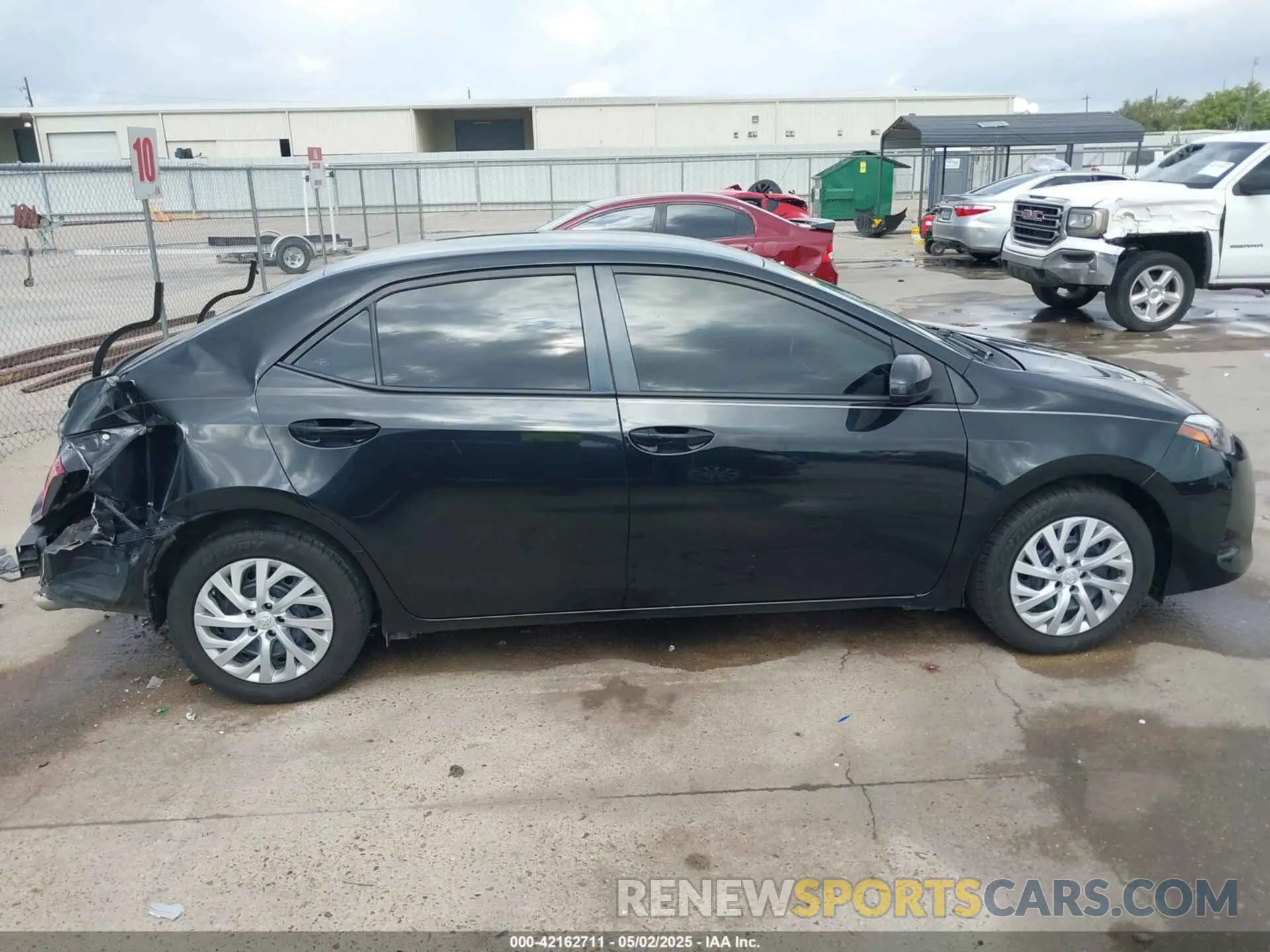 14 fotografías del automóvil dañado 5YFBURHE9KP901622 TOYOTA COROLLA 2019