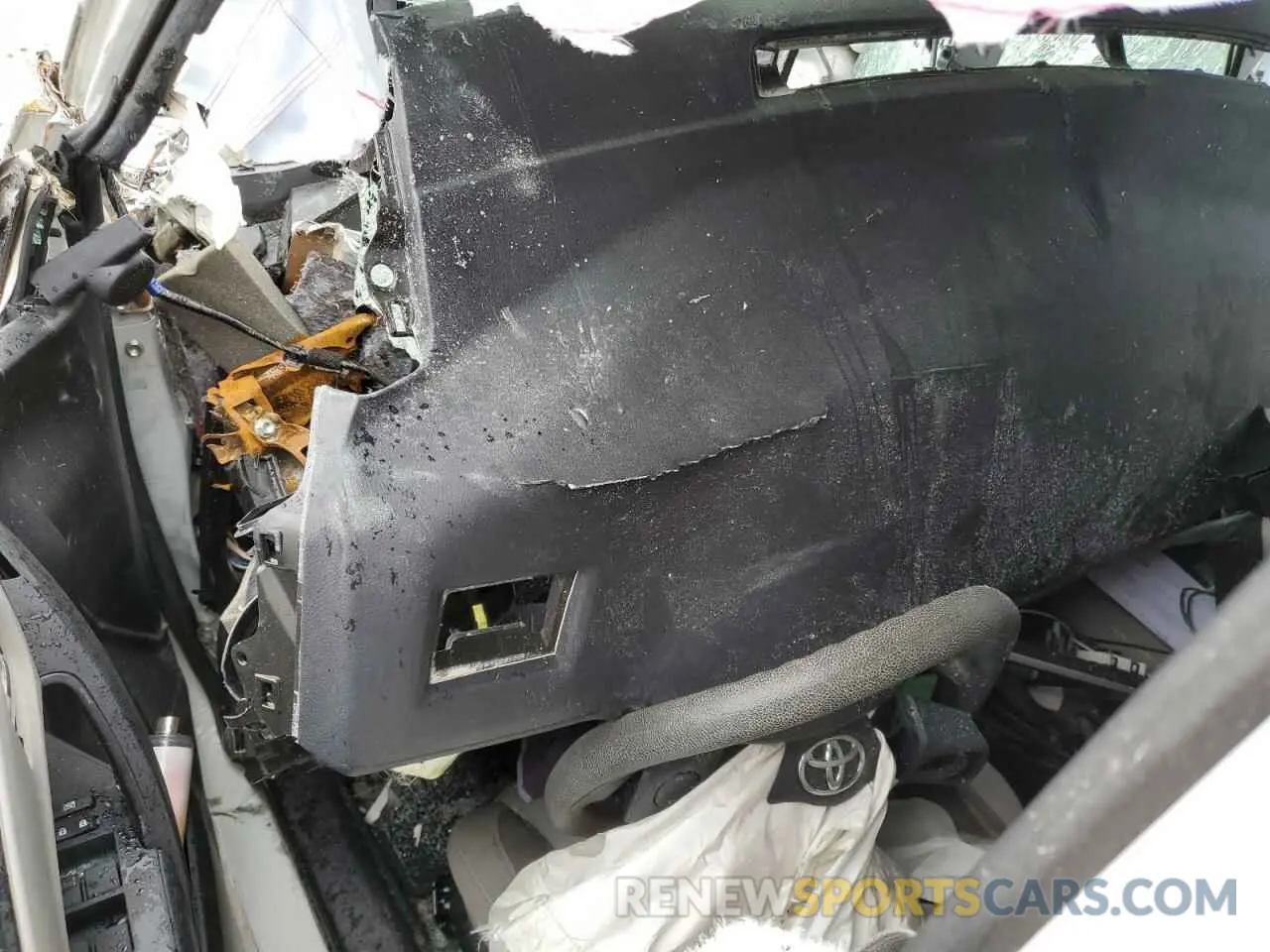 8 fotografías del automóvil dañado 5YFBURHE9KP912488 TOYOTA COROLLA 2019