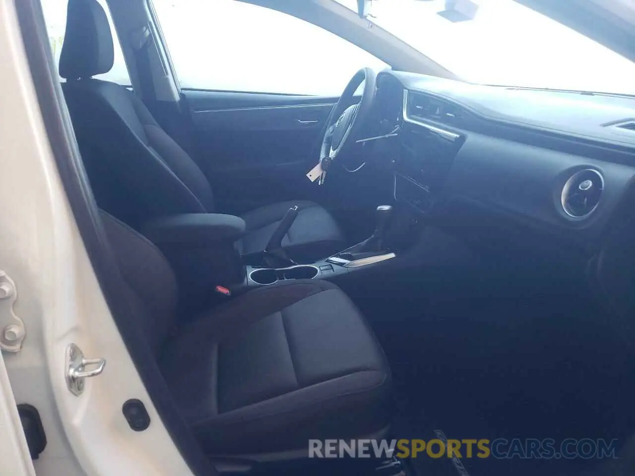 5 fotografías del automóvil dañado 5YFBURHE9KP919411 TOYOTA COROLLA 2019