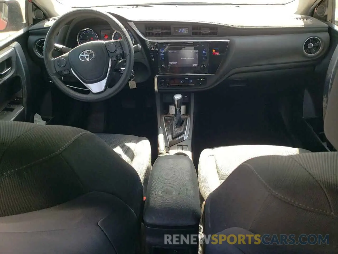 8 fotografías del automóvil dañado 5YFBURHE9KP929680 TOYOTA COROLLA 2019