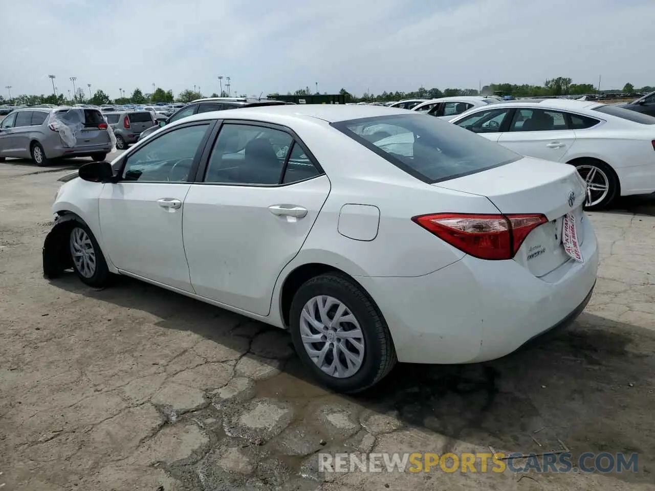 2 fotografías del automóvil dañado 5YFBURHE9KP932403 TOYOTA COROLLA 2019