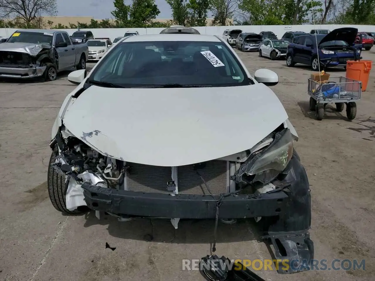 5 fotografías del automóvil dañado 5YFBURHE9KP932403 TOYOTA COROLLA 2019