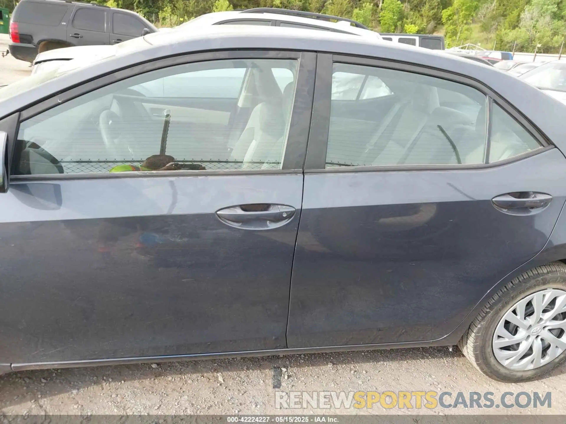 15 fotografías del automóvil dañado 5YFBURHEXKP863852 TOYOTA COROLLA 2019