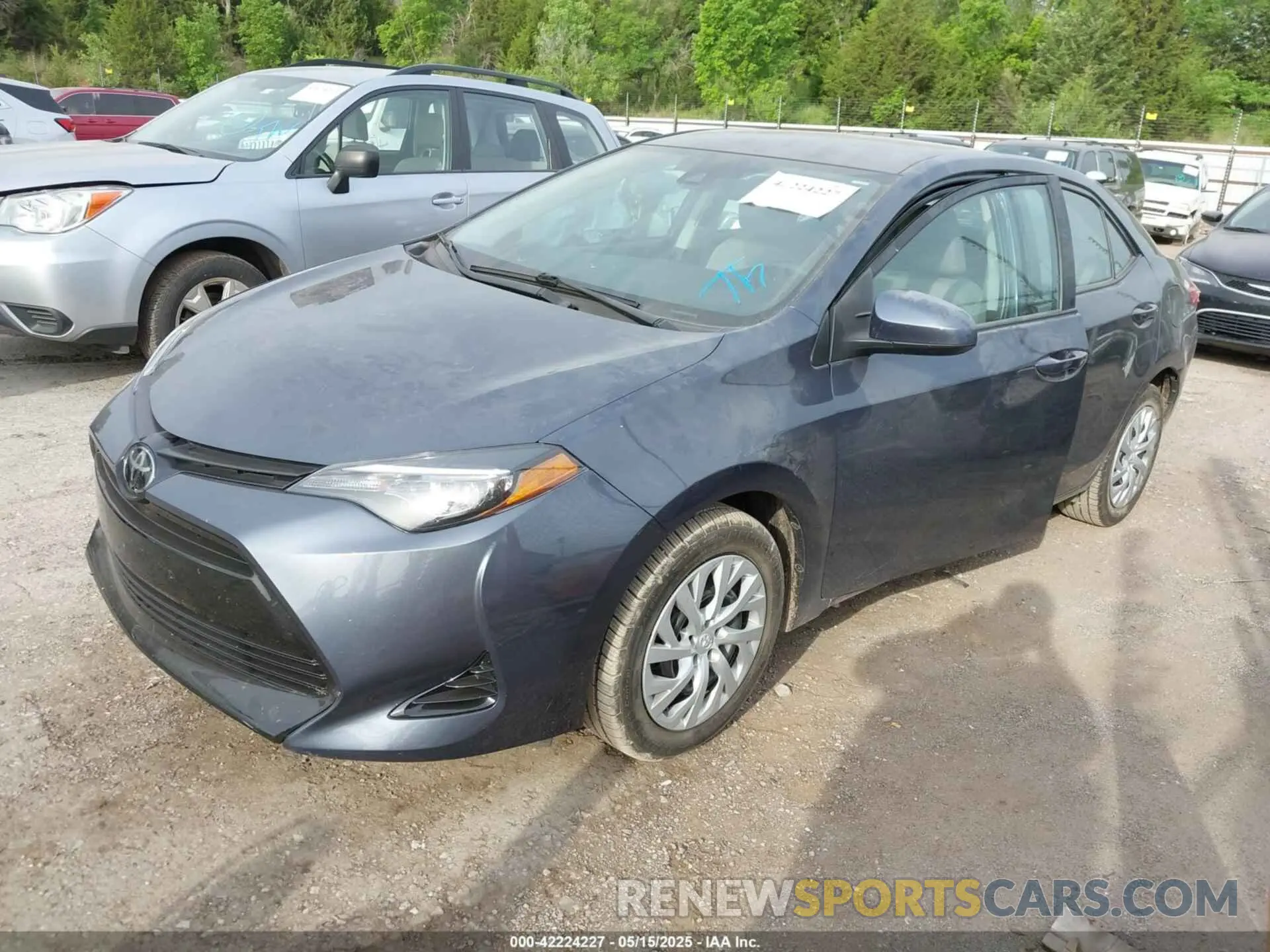 2 fotografías del automóvil dañado 5YFBURHEXKP863852 TOYOTA COROLLA 2019