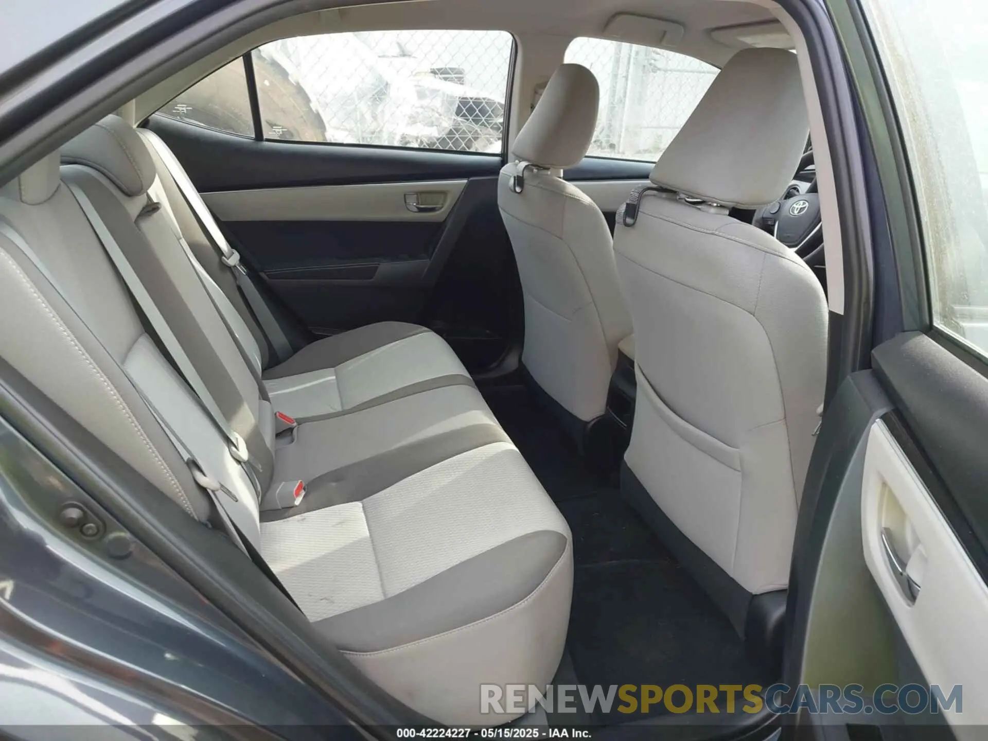 8 fotografías del automóvil dañado 5YFBURHEXKP863852 TOYOTA COROLLA 2019