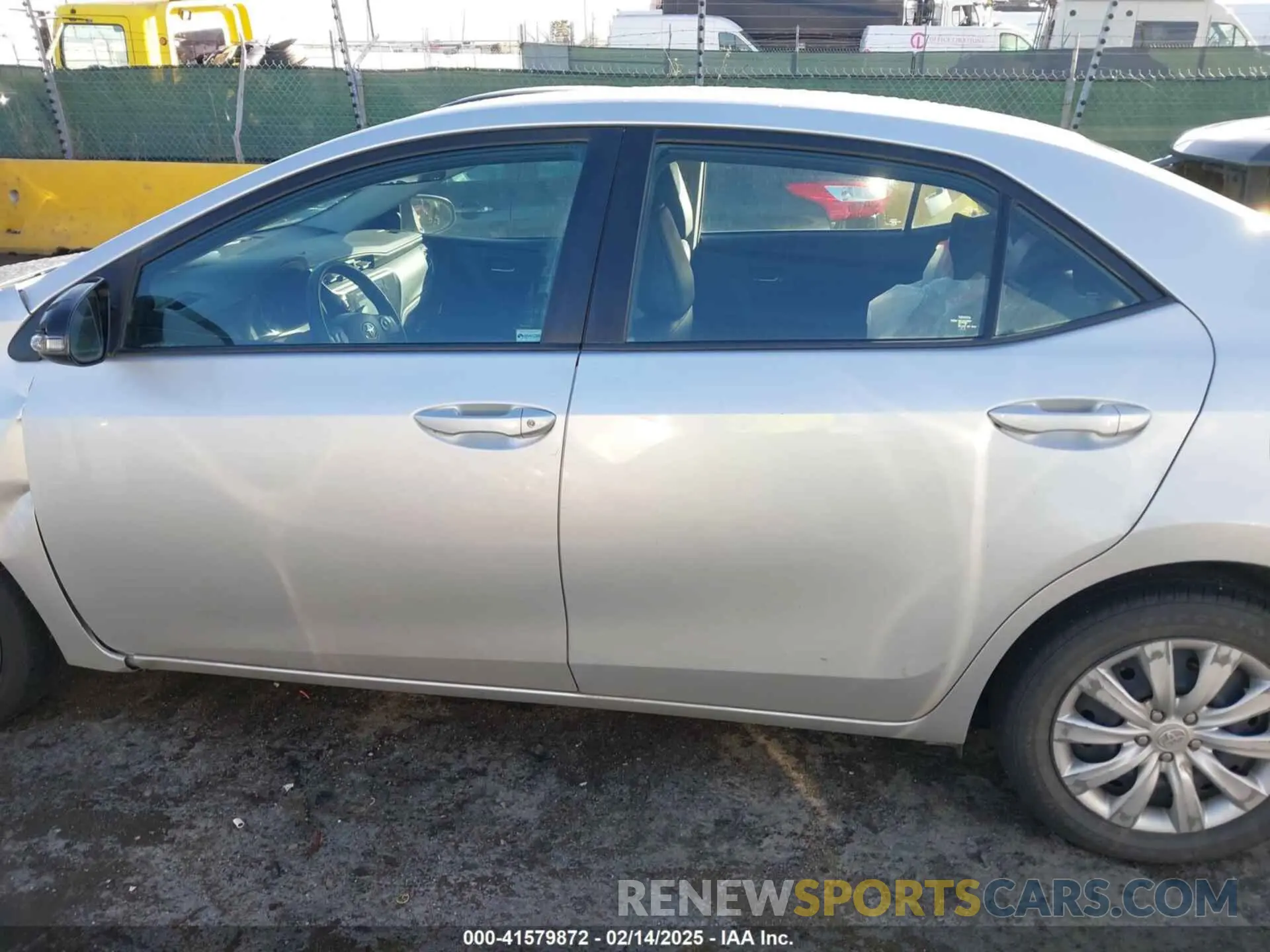 15 fotografías del automóvil dañado 5YFBURHEXKP864807 TOYOTA COROLLA 2019