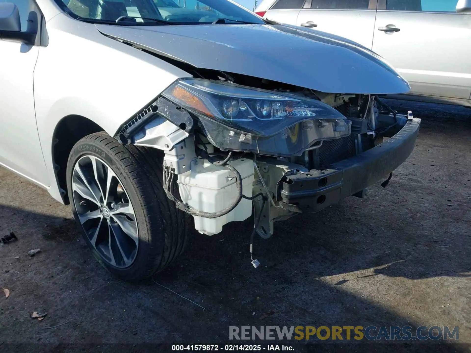 18 fotografías del automóvil dañado 5YFBURHEXKP864807 TOYOTA COROLLA 2019