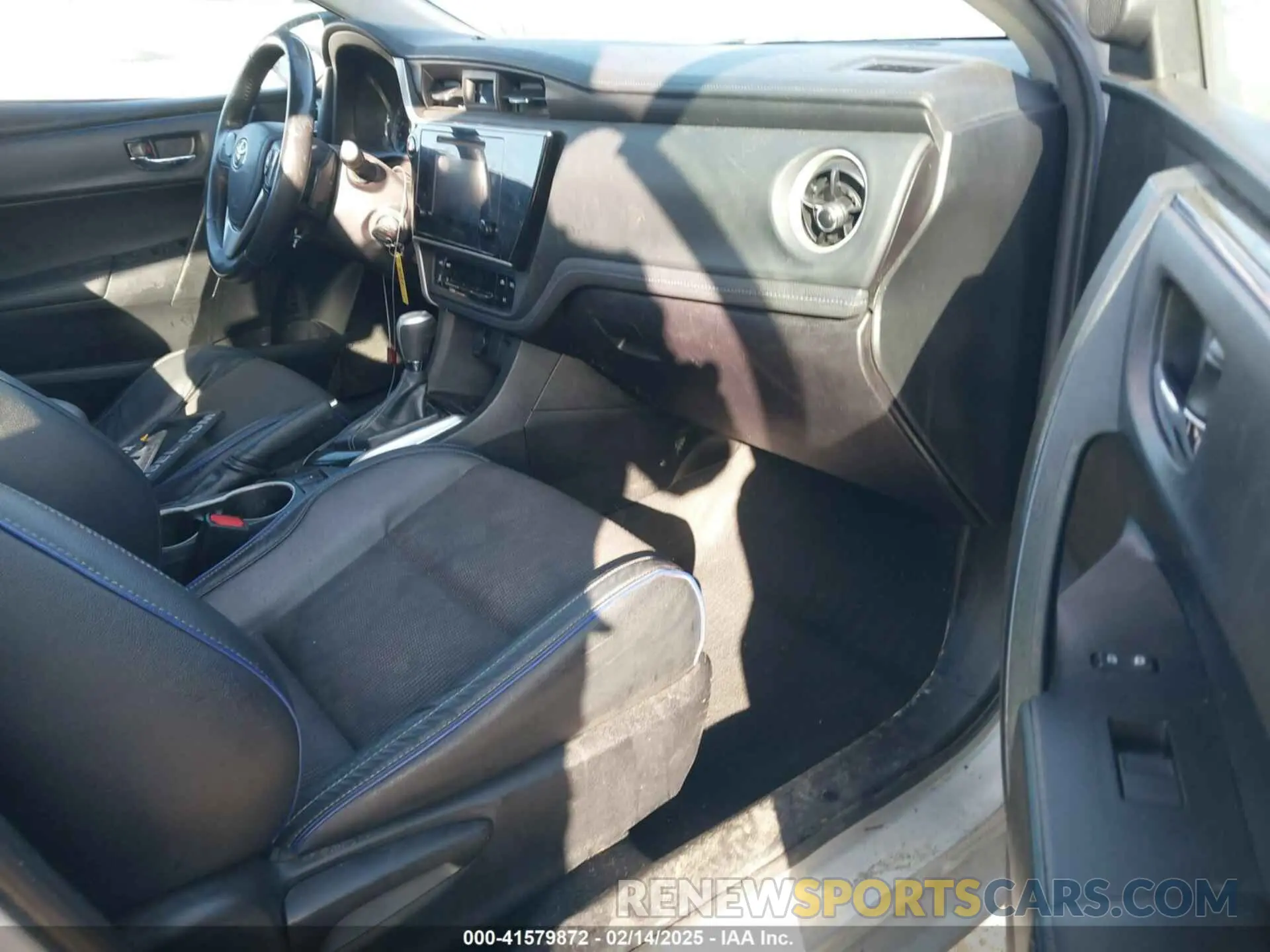 5 fotografías del automóvil dañado 5YFBURHEXKP864807 TOYOTA COROLLA 2019