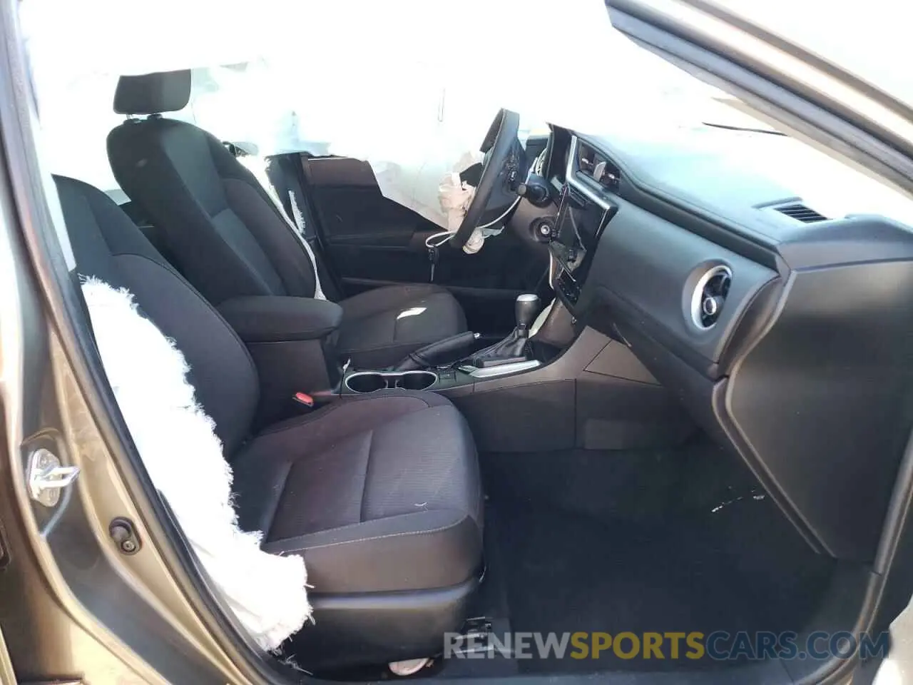 5 fotografías del automóvil dañado 5YFBURHEXKP876911 TOYOTA COROLLA 2019