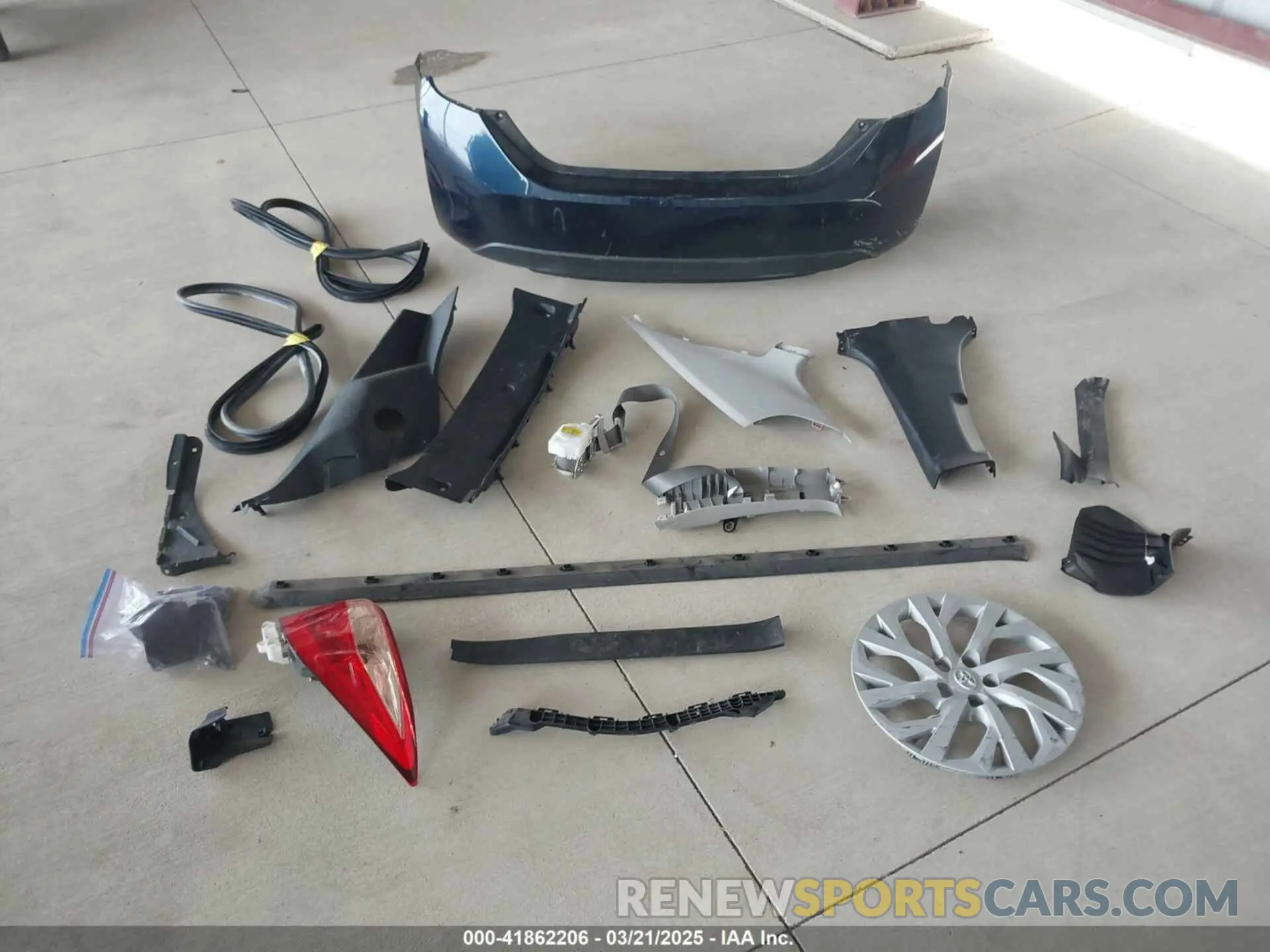 12 fotografías del automóvil dañado 5YFBURHEXKP877069 TOYOTA COROLLA 2019