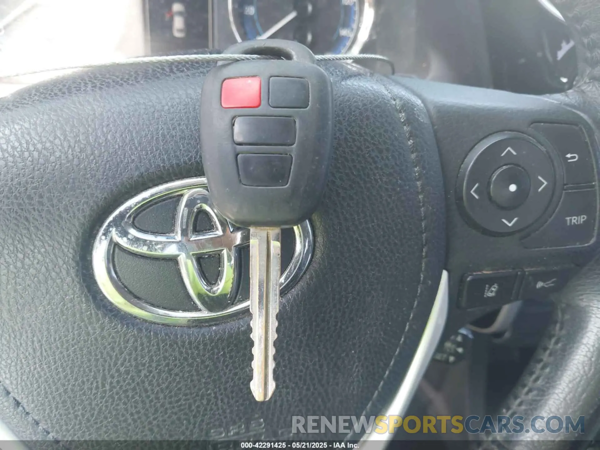 11 fotografías del automóvil dañado 5YFBURHEXKP885270 TOYOTA COROLLA 2019