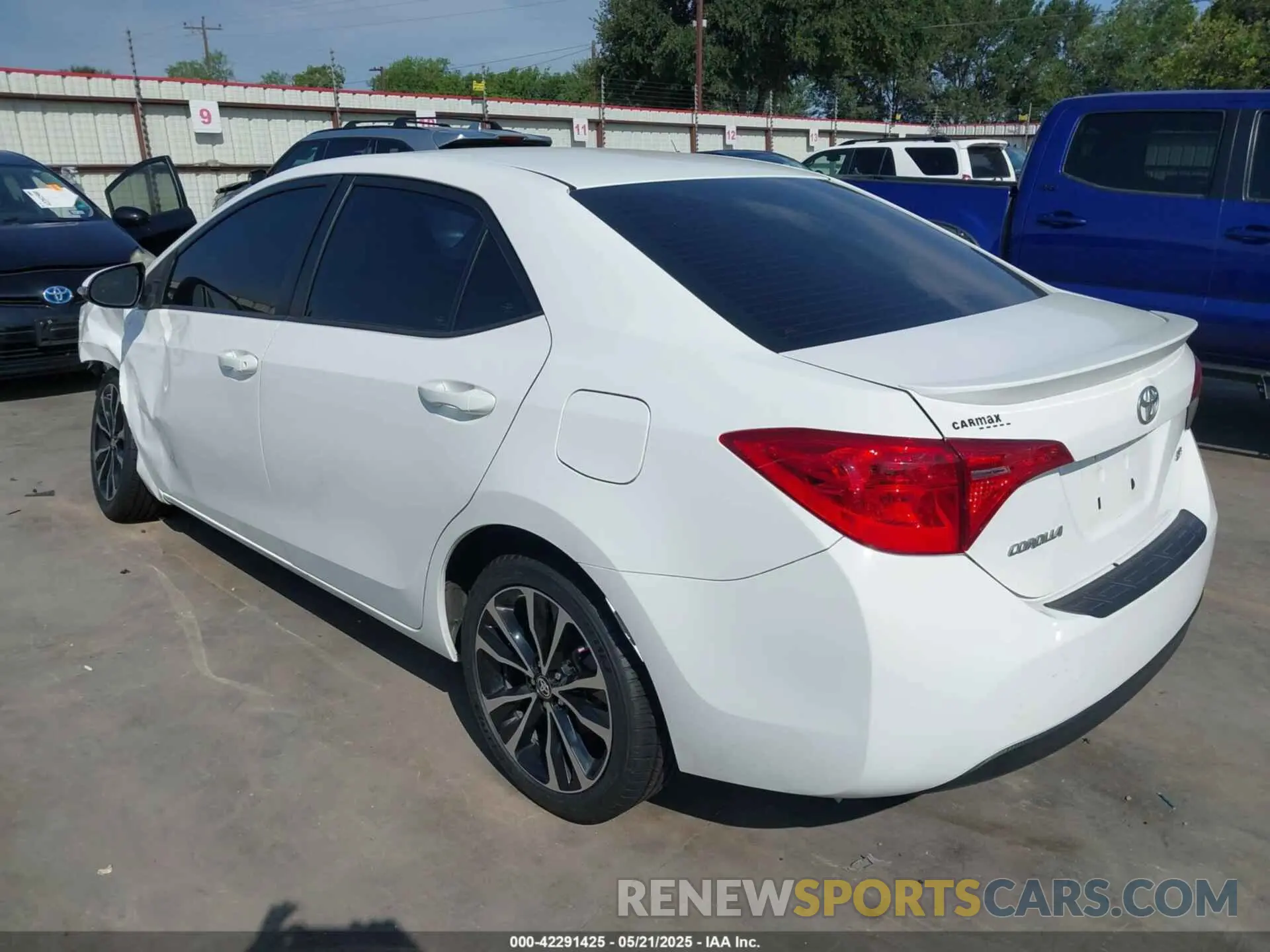 3 fotografías del automóvil dañado 5YFBURHEXKP885270 TOYOTA COROLLA 2019
