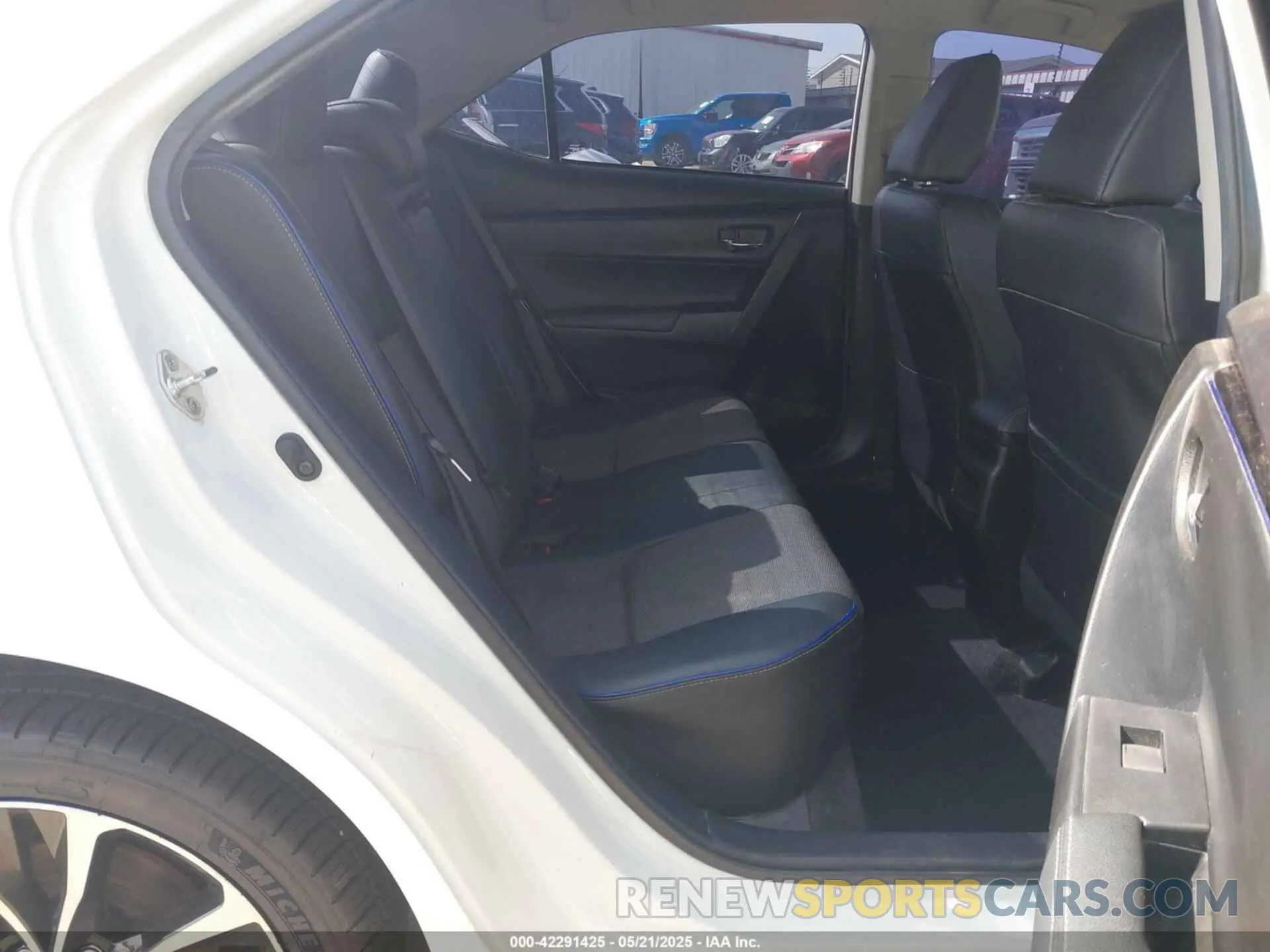 8 fotografías del automóvil dañado 5YFBURHEXKP885270 TOYOTA COROLLA 2019
