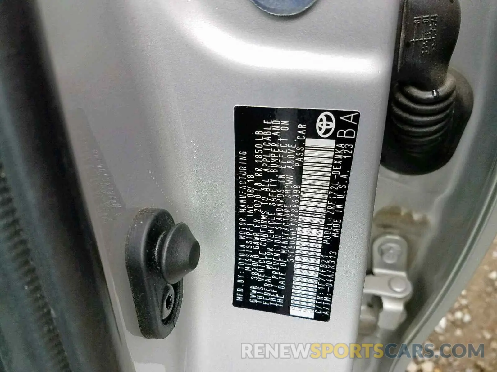 10 fotografías del automóvil dañado 5YFBURHEXKP886998 TOYOTA COROLLA 2019
