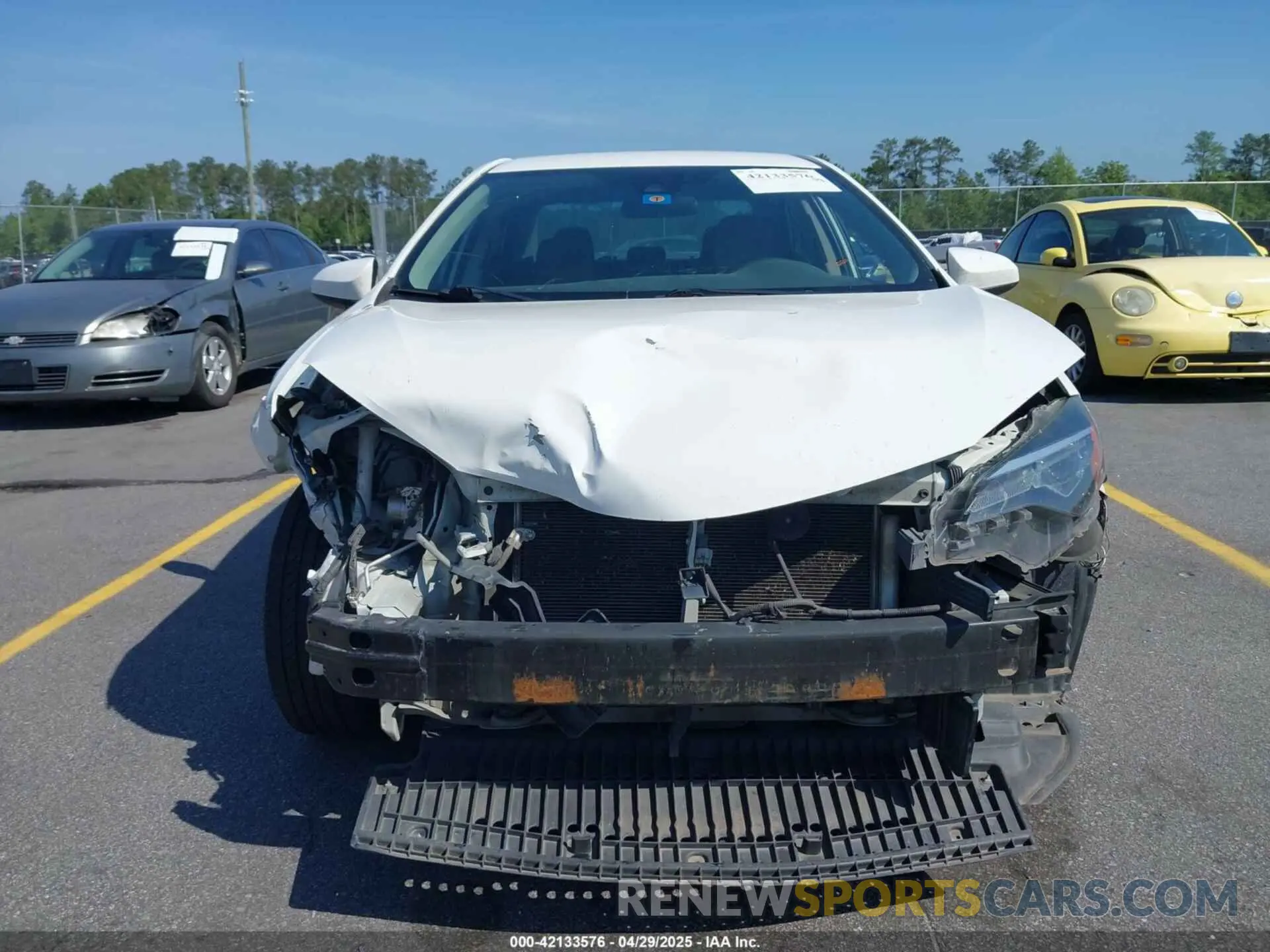 12 fotografías del automóvil dañado 5YFBURHEXKP887648 TOYOTA COROLLA 2019