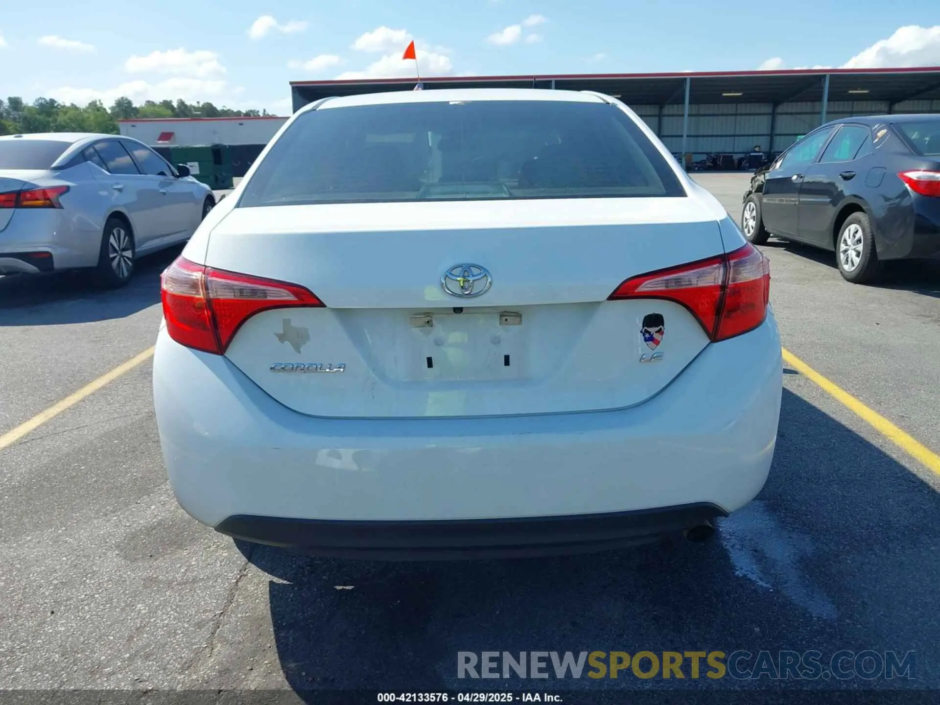 16 fotografías del automóvil dañado 5YFBURHEXKP887648 TOYOTA COROLLA 2019