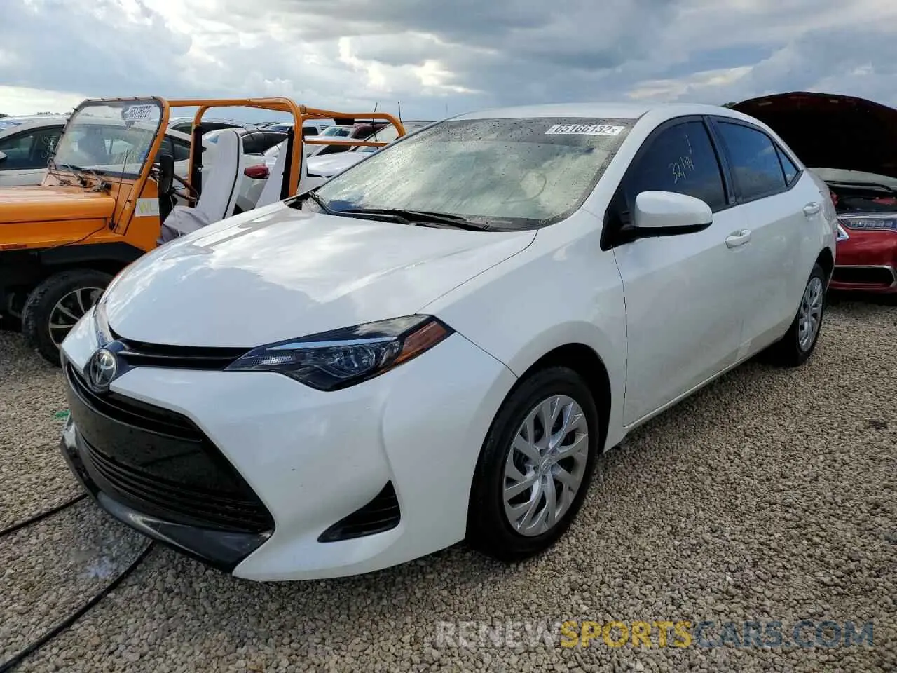 2 fotografías del automóvil dañado 5YFBURHEXKP891361 TOYOTA COROLLA 2019