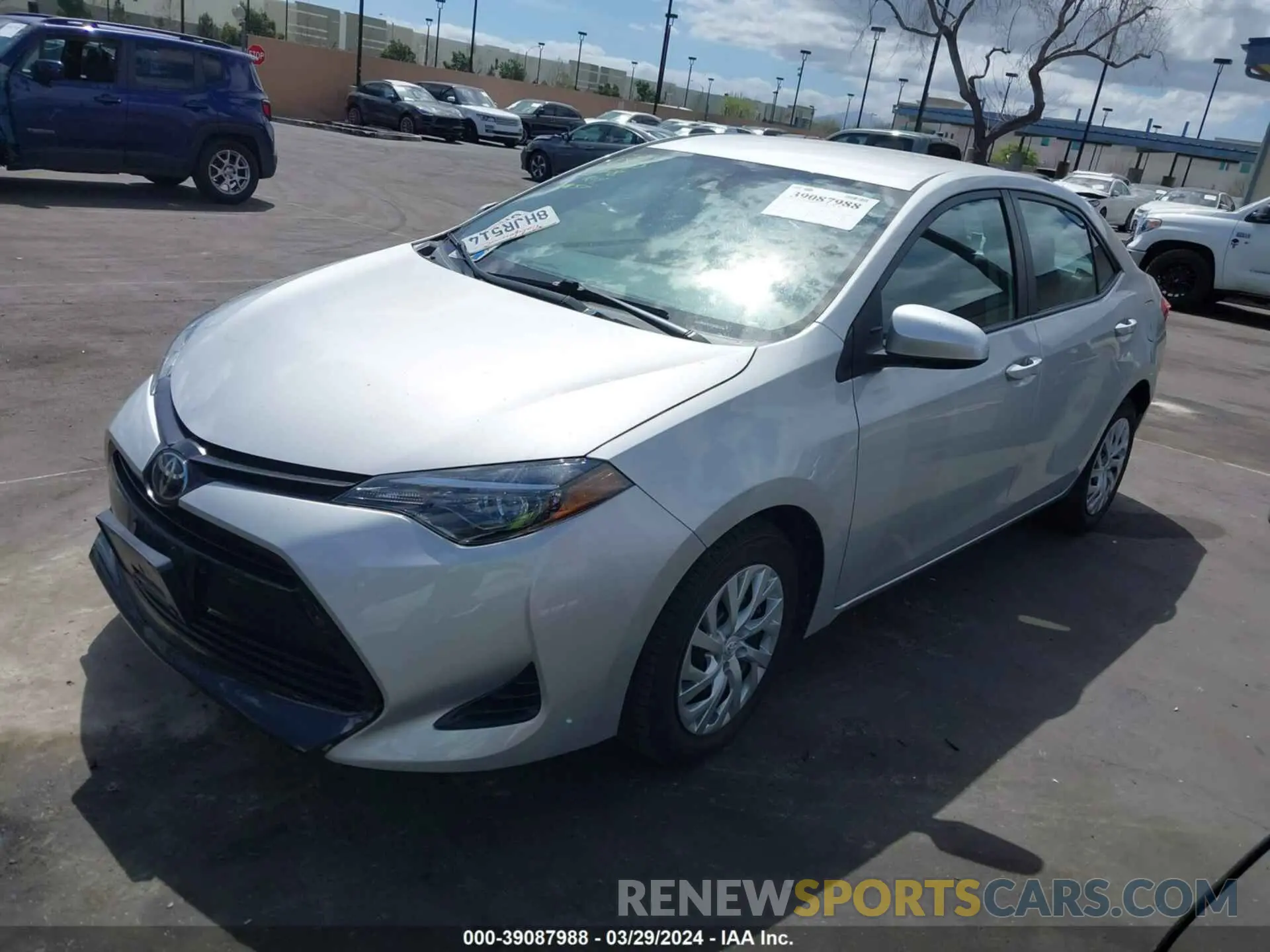 2 fotografías del automóvil dañado 5YFBURHEXKP901130 TOYOTA COROLLA 2019