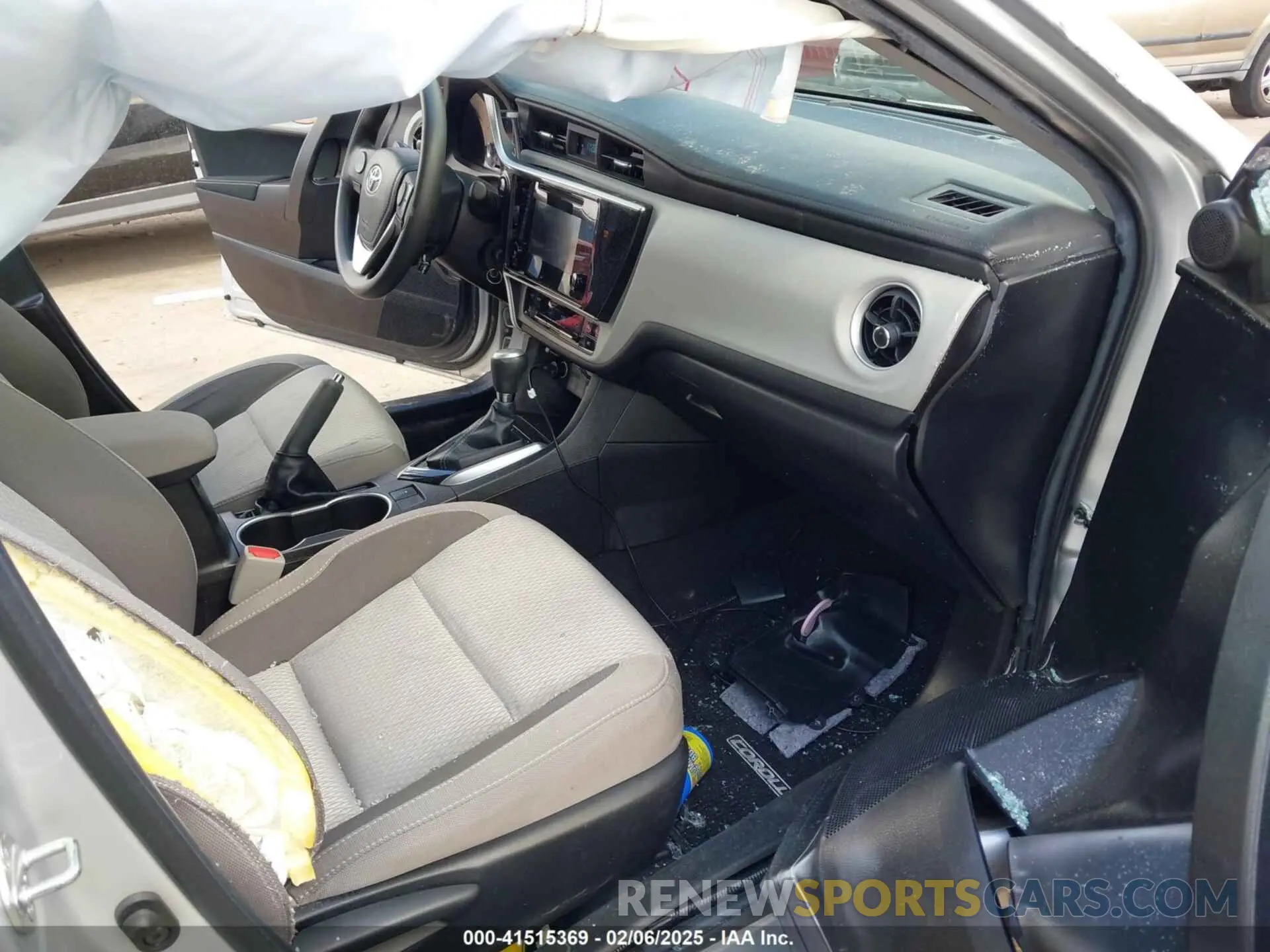 5 fotografías del automóvil dañado 5YFBURHEXKP902312 TOYOTA COROLLA 2019