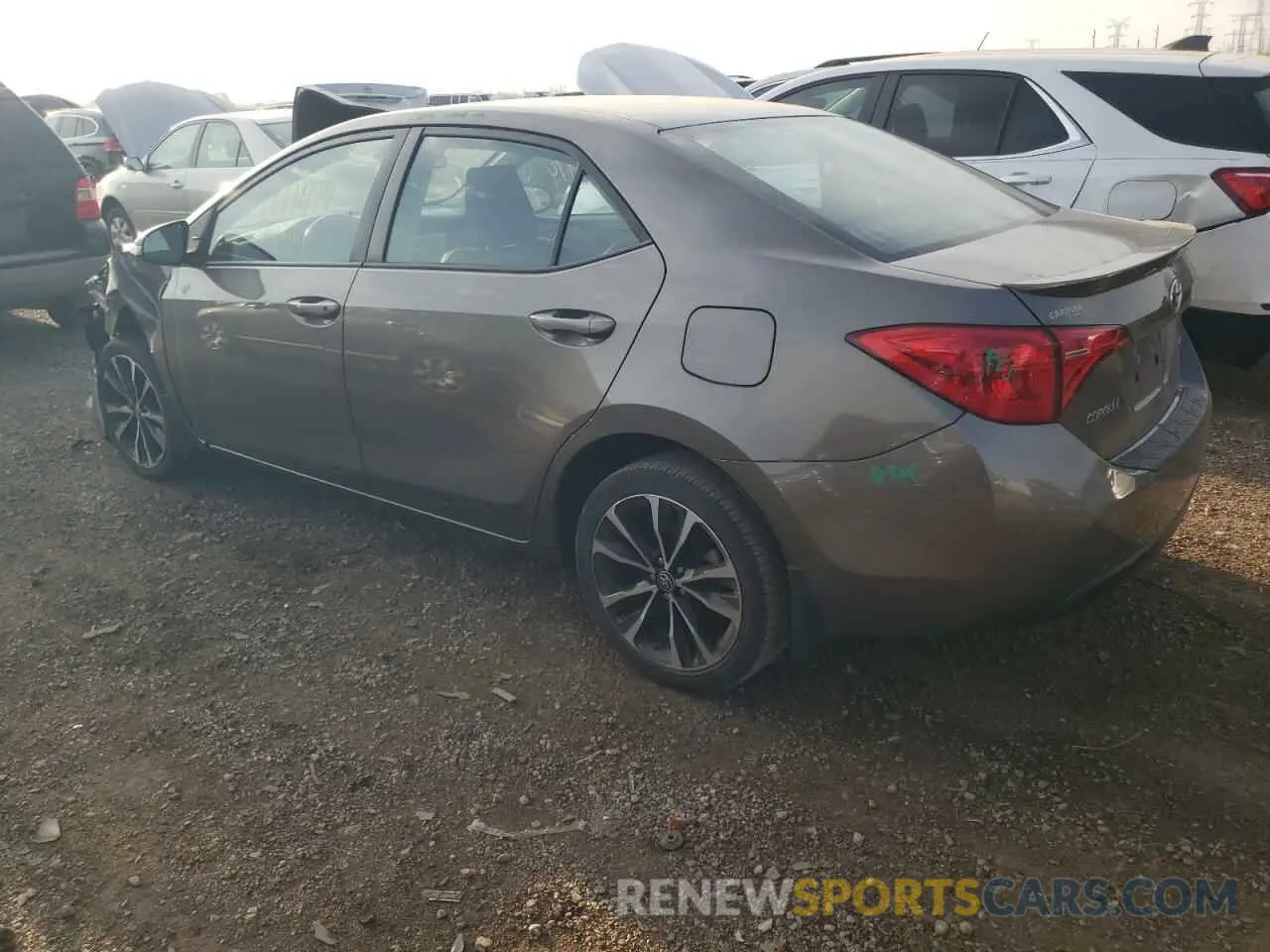 2 fotografías del automóvil dañado 5YFBURHEXKP903217 TOYOTA COROLLA 2019