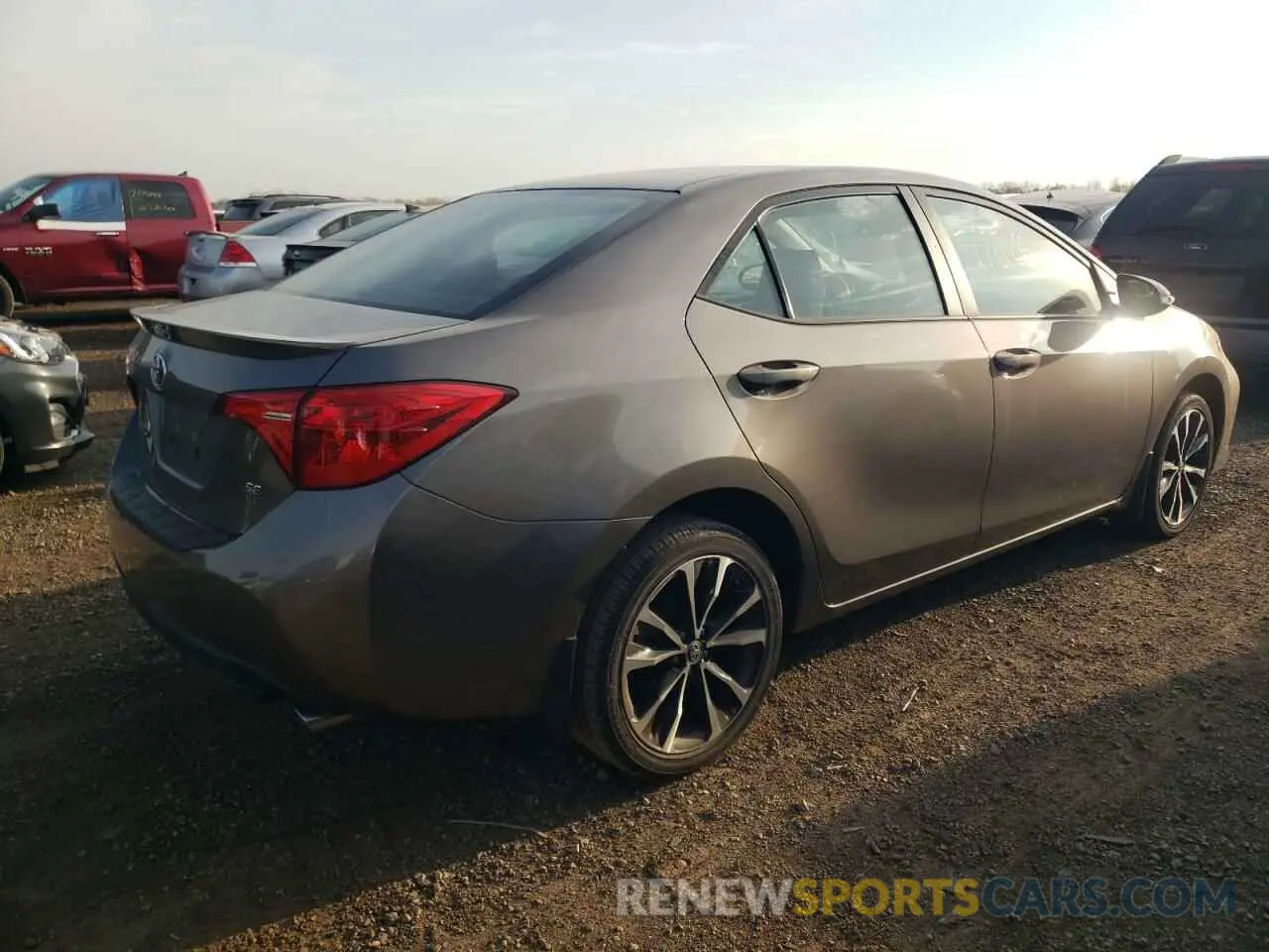3 fotografías del automóvil dañado 5YFBURHEXKP903217 TOYOTA COROLLA 2019