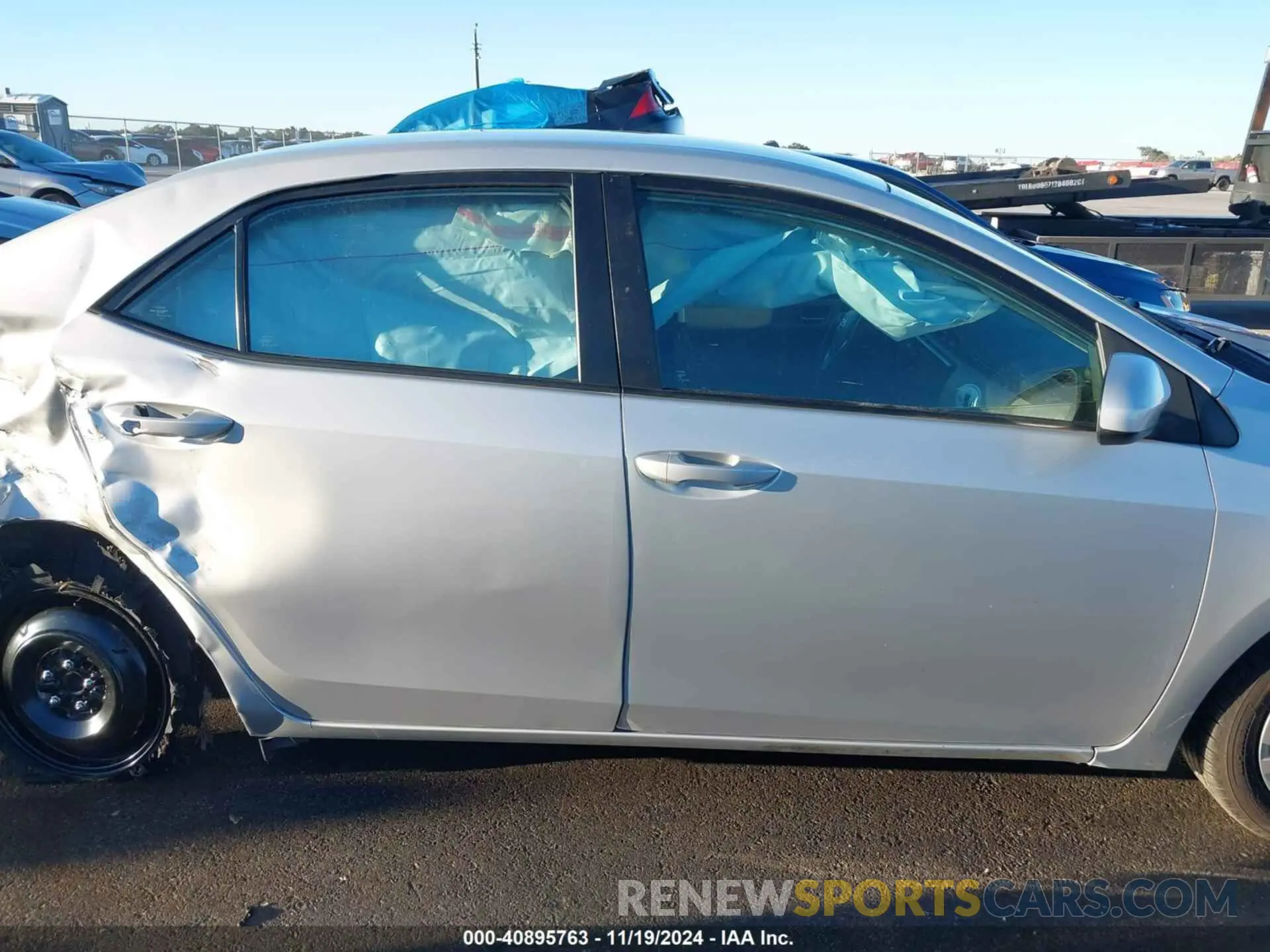 13 fotografías del automóvil dañado 5YFBURHEXKP903301 TOYOTA COROLLA 2019