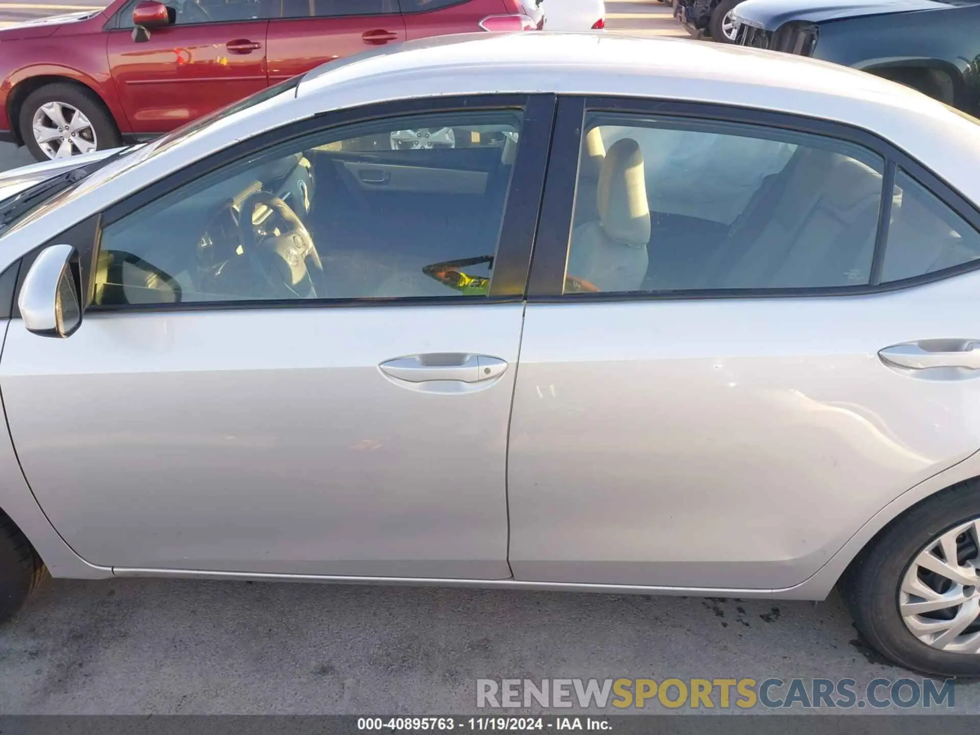 14 fotografías del automóvil dañado 5YFBURHEXKP903301 TOYOTA COROLLA 2019