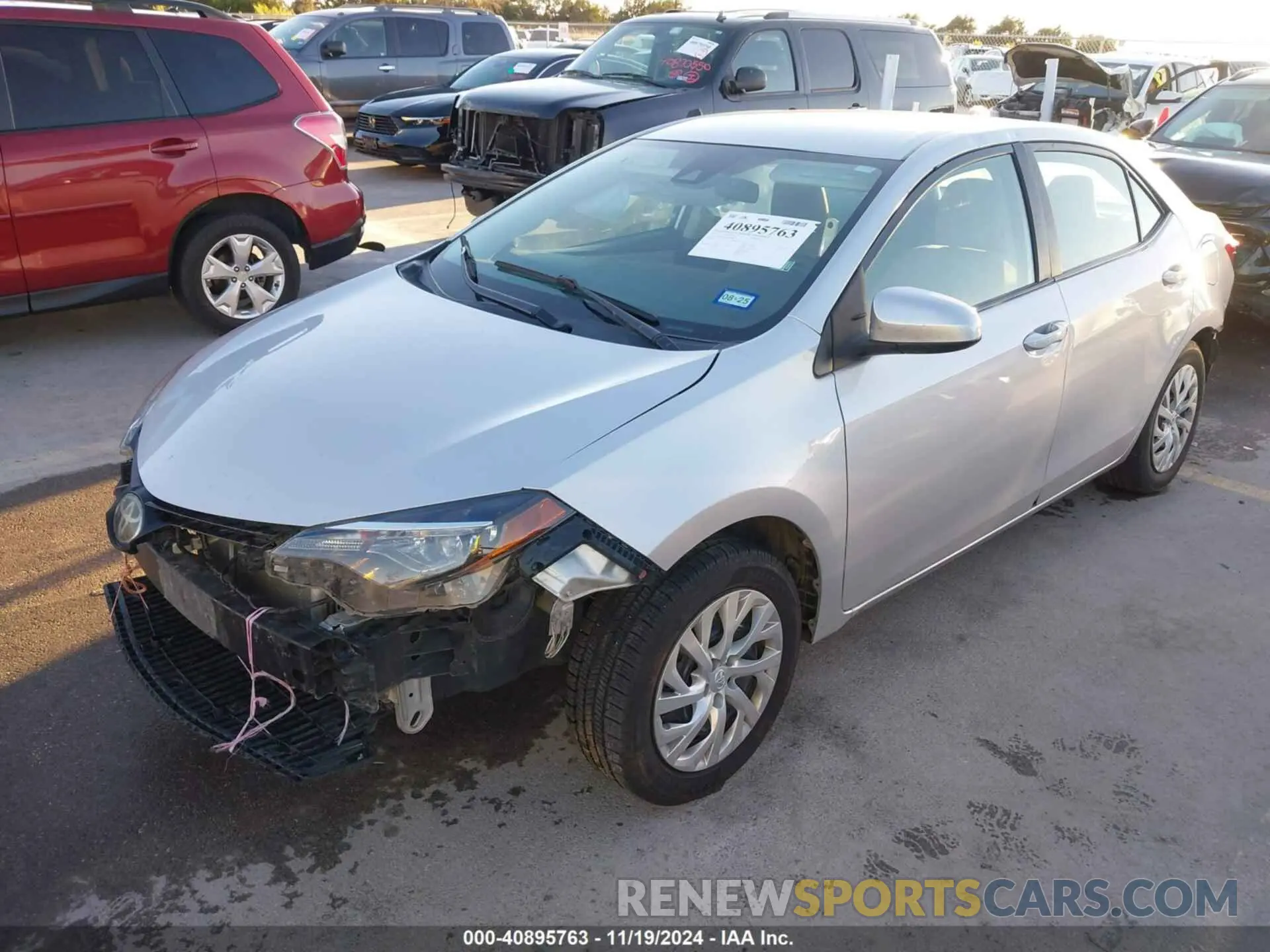 2 fotografías del automóvil dañado 5YFBURHEXKP903301 TOYOTA COROLLA 2019