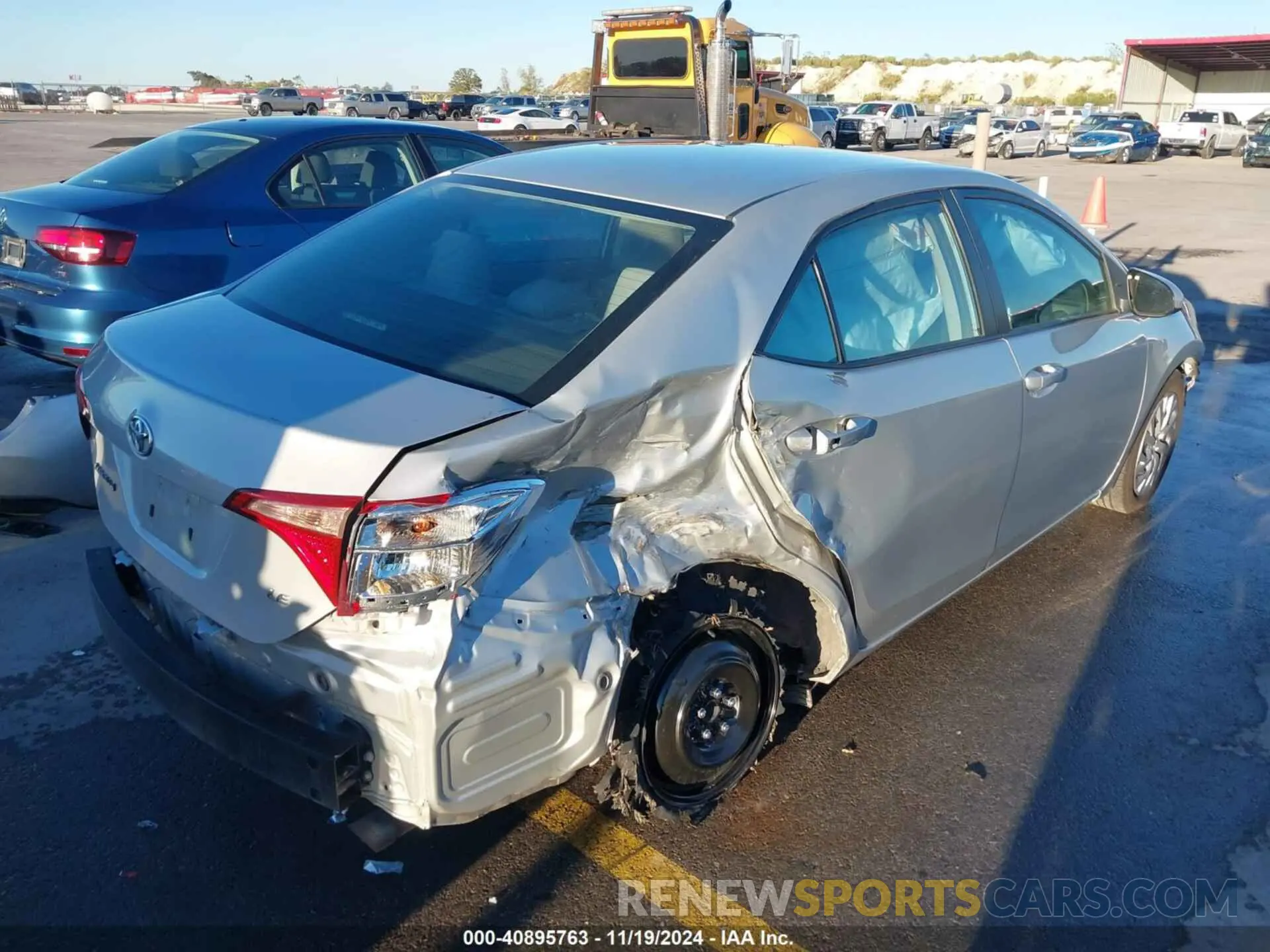 4 fotografías del automóvil dañado 5YFBURHEXKP903301 TOYOTA COROLLA 2019