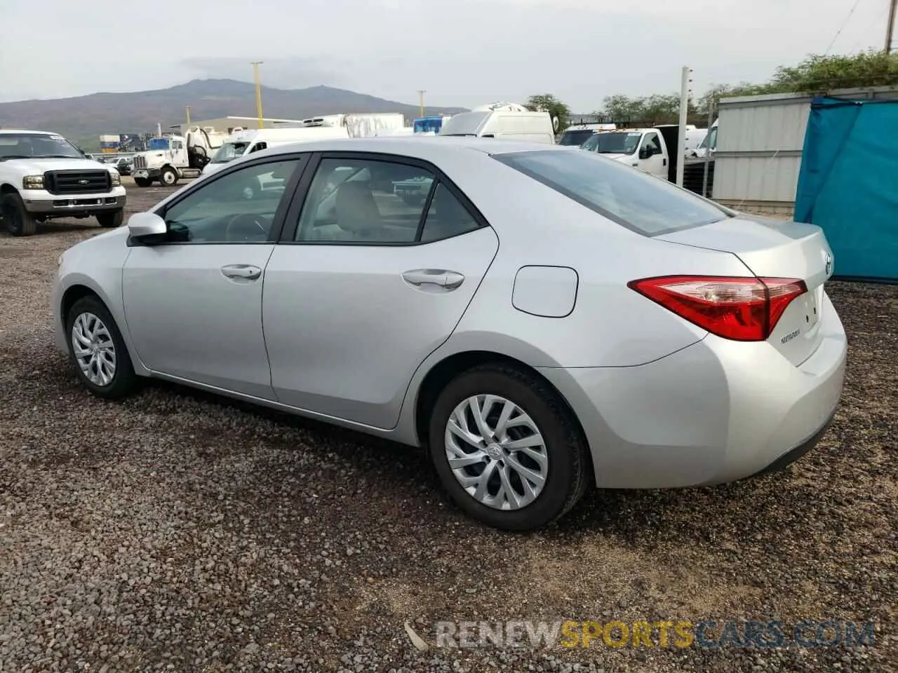2 fotografías del automóvil dañado 5YFBURHEXKP903881 TOYOTA COROLLA 2019