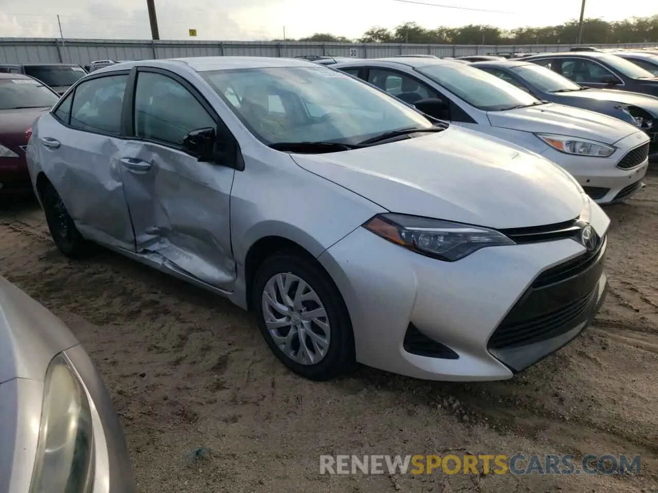 4 fotografías del automóvil dañado 5YFBURHEXKP903881 TOYOTA COROLLA 2019