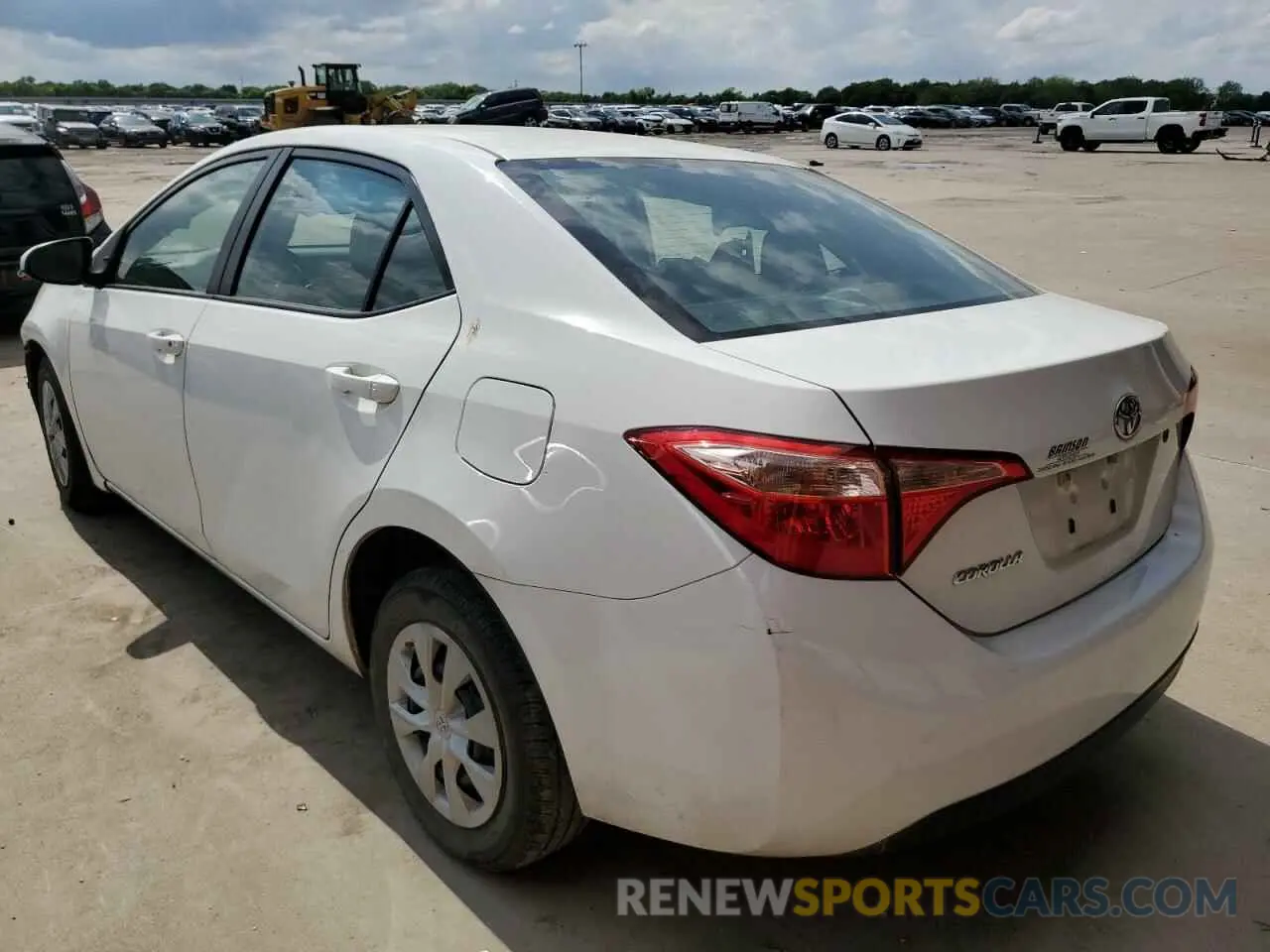 2 fotografías del automóvil dañado 5YFBURHEXKP913679 TOYOTA COROLLA 2019