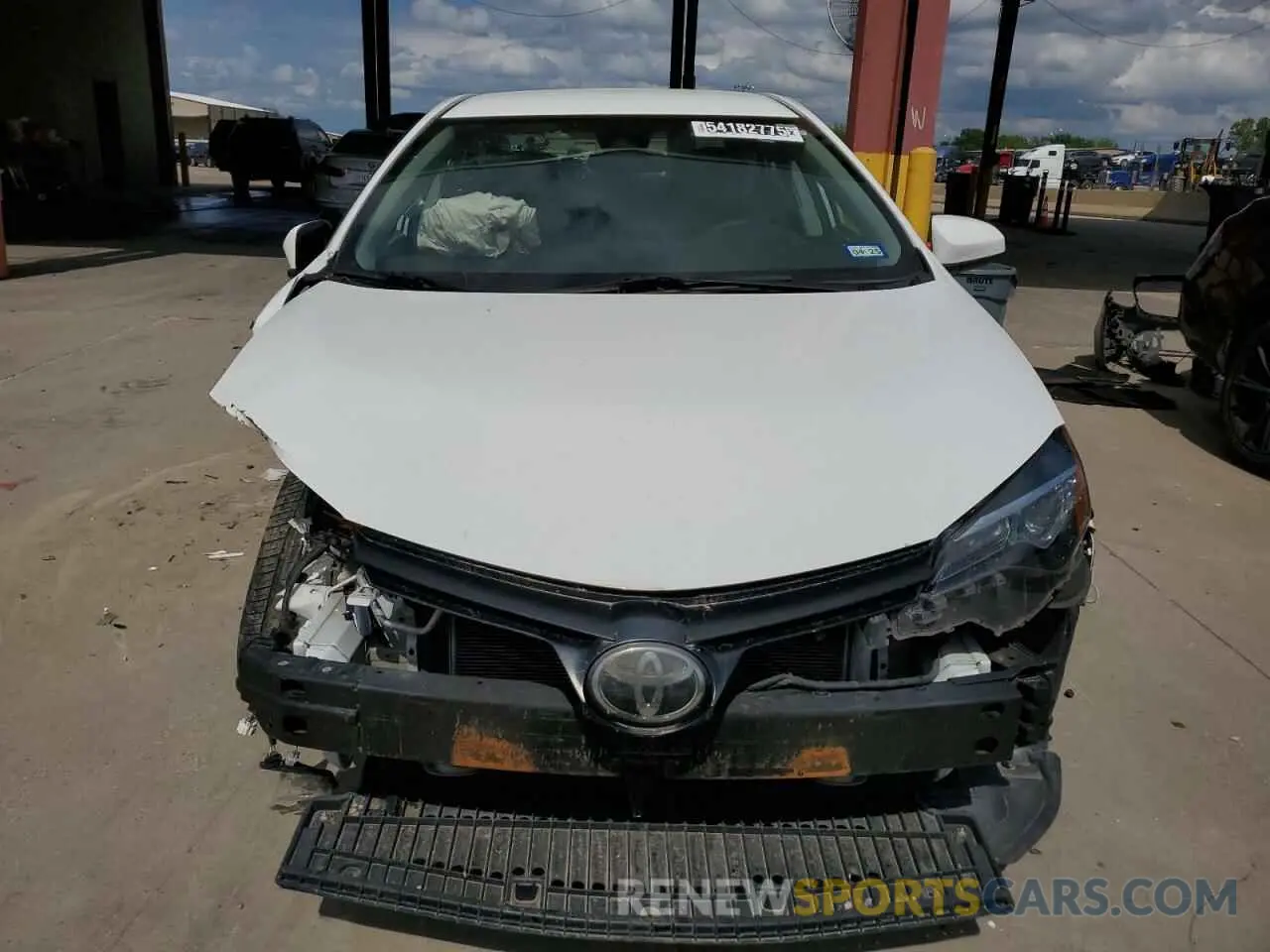 5 fotografías del automóvil dañado 5YFBURHEXKP913679 TOYOTA COROLLA 2019
