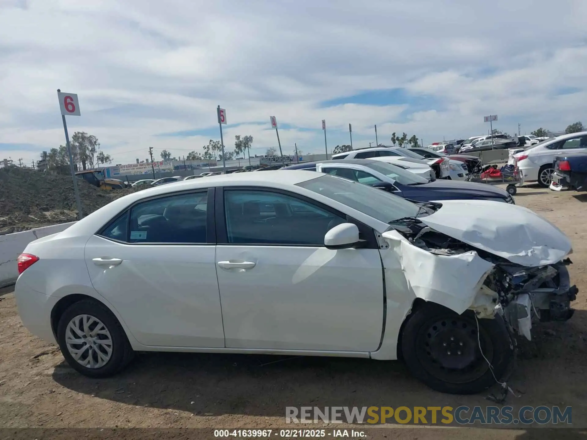13 fotografías del automóvil dañado 5YFBURHEXKP921314 TOYOTA COROLLA 2019