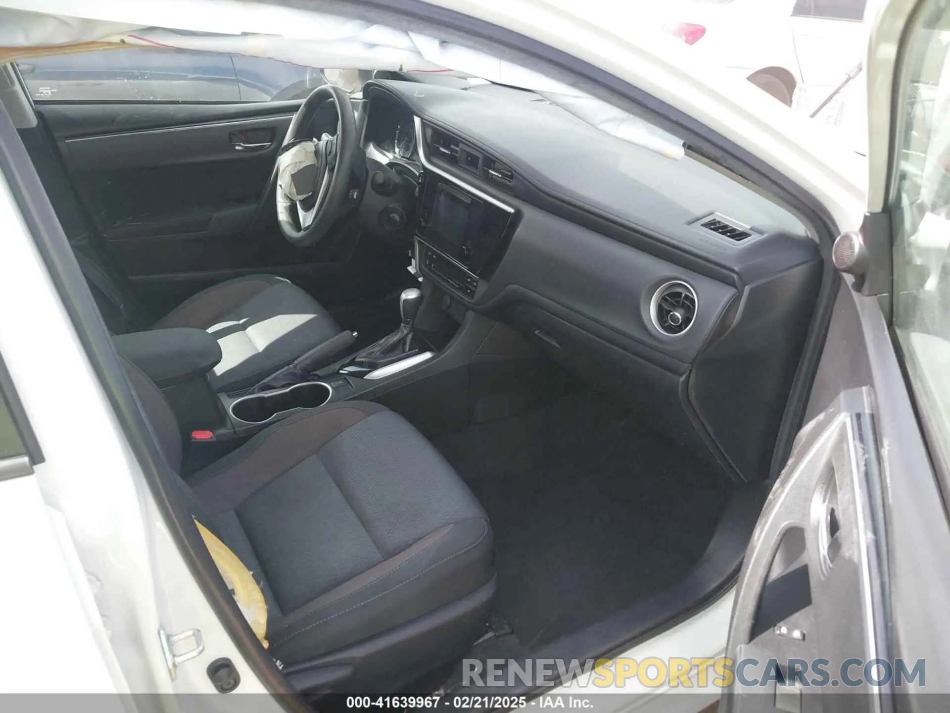 5 fotografías del automóvil dañado 5YFBURHEXKP921314 TOYOTA COROLLA 2019