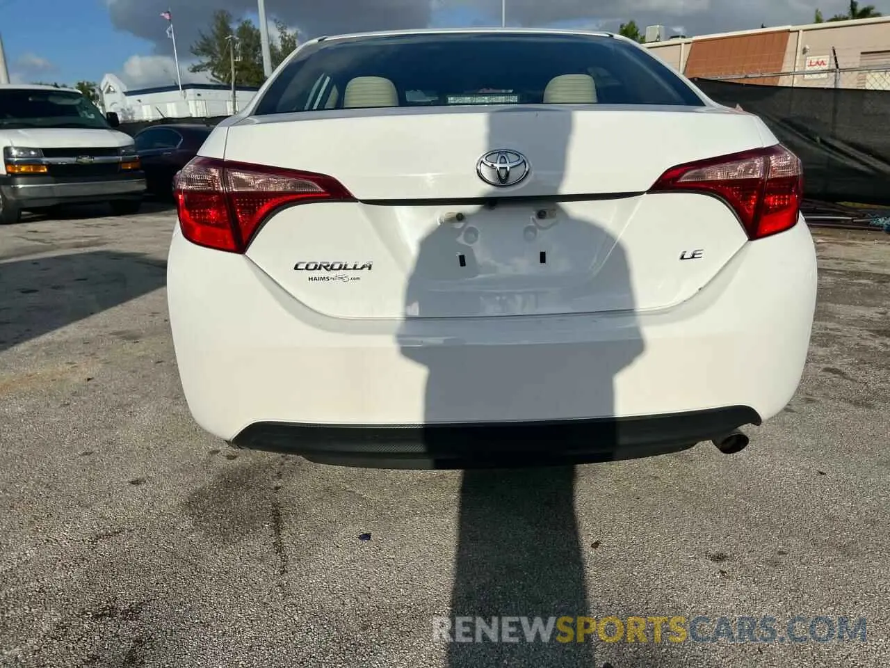 12 fotografías del automóvil dañado 5YFBURHEXKP921605 TOYOTA COROLLA 2019