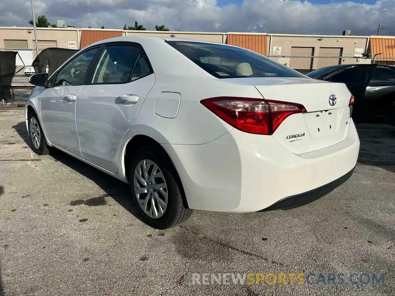 3 fotografías del automóvil dañado 5YFBURHEXKP921605 TOYOTA COROLLA 2019