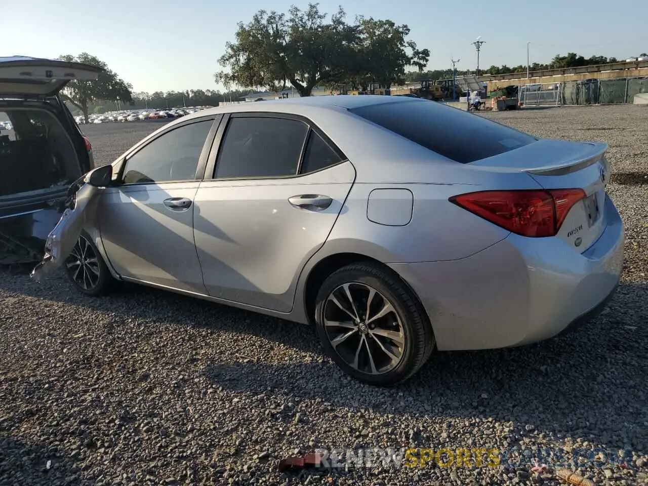 2 fotografías del automóvil dañado 5YFBURHEXKP922012 TOYOTA COROLLA 2019